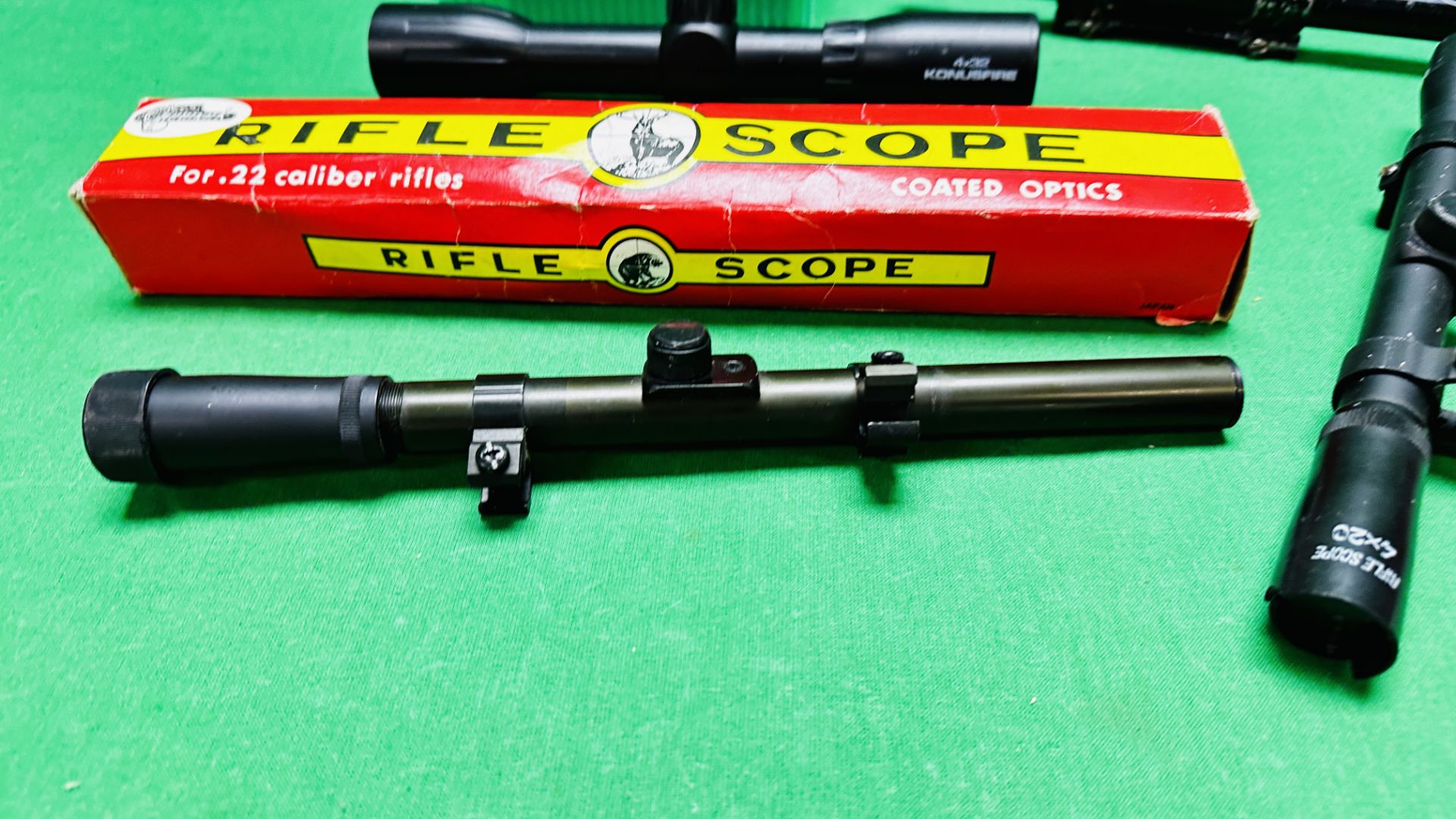 6 X VARIOUS RIFLE SCOPES TO INCLUDE BOXED WEAVER B4 4X20 SCOPE, - Image 2 of 7