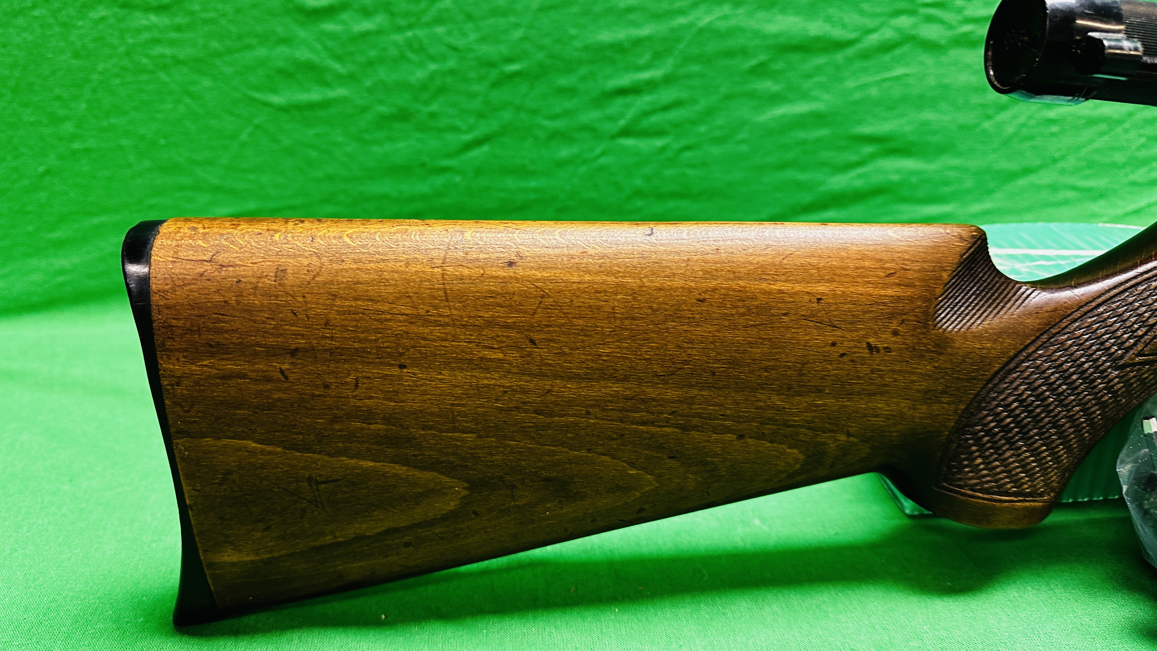 AN ORIGINAL MOD 50 UNDERLEVER AIR RIFLE FITTED WITH BUSHNELL 4 POWER SCOPE - (ALL GUNS TO BE - Image 4 of 15