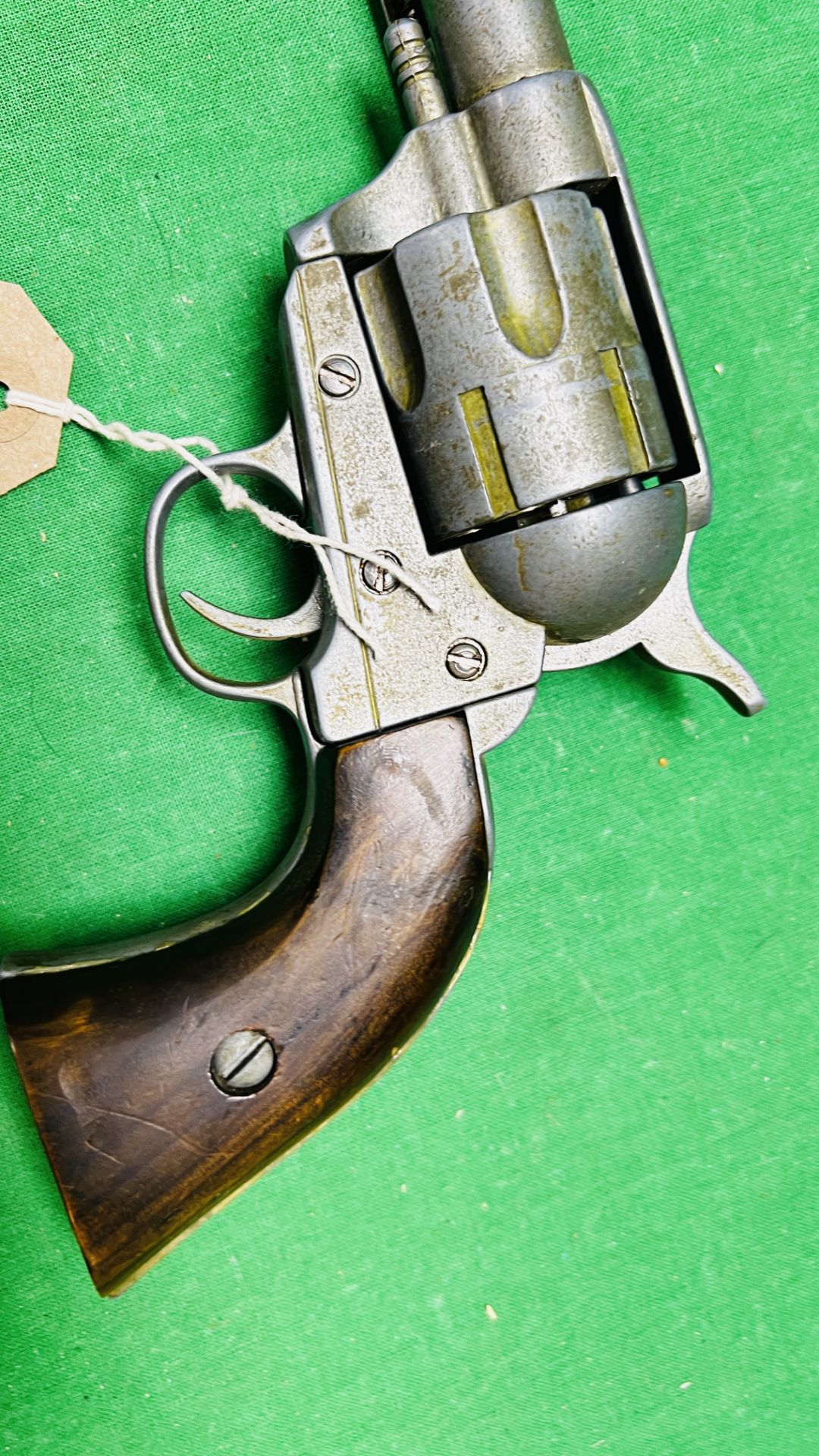 A WESTERN STYLE REPLICA REVOLVER WITH LEATHER HOLSTER AND ACCESSORIES - (ALL GUNS TO BE INSPECTED - Image 9 of 9