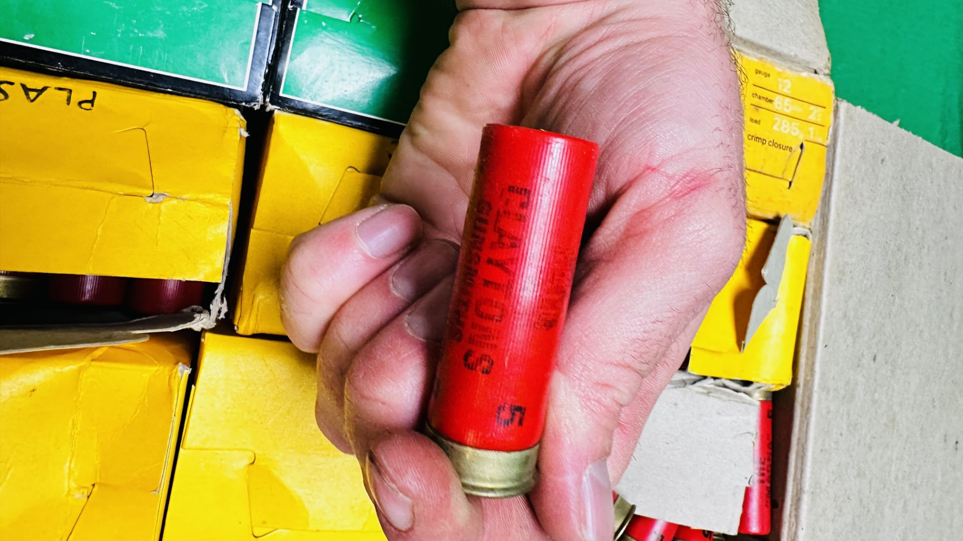 APPROX 225 X MIXED 12 GAUGE CARTRIDGES TO INCLUDE THE "MAGNA" CLAYTONS 5 SHOT, - Image 8 of 8