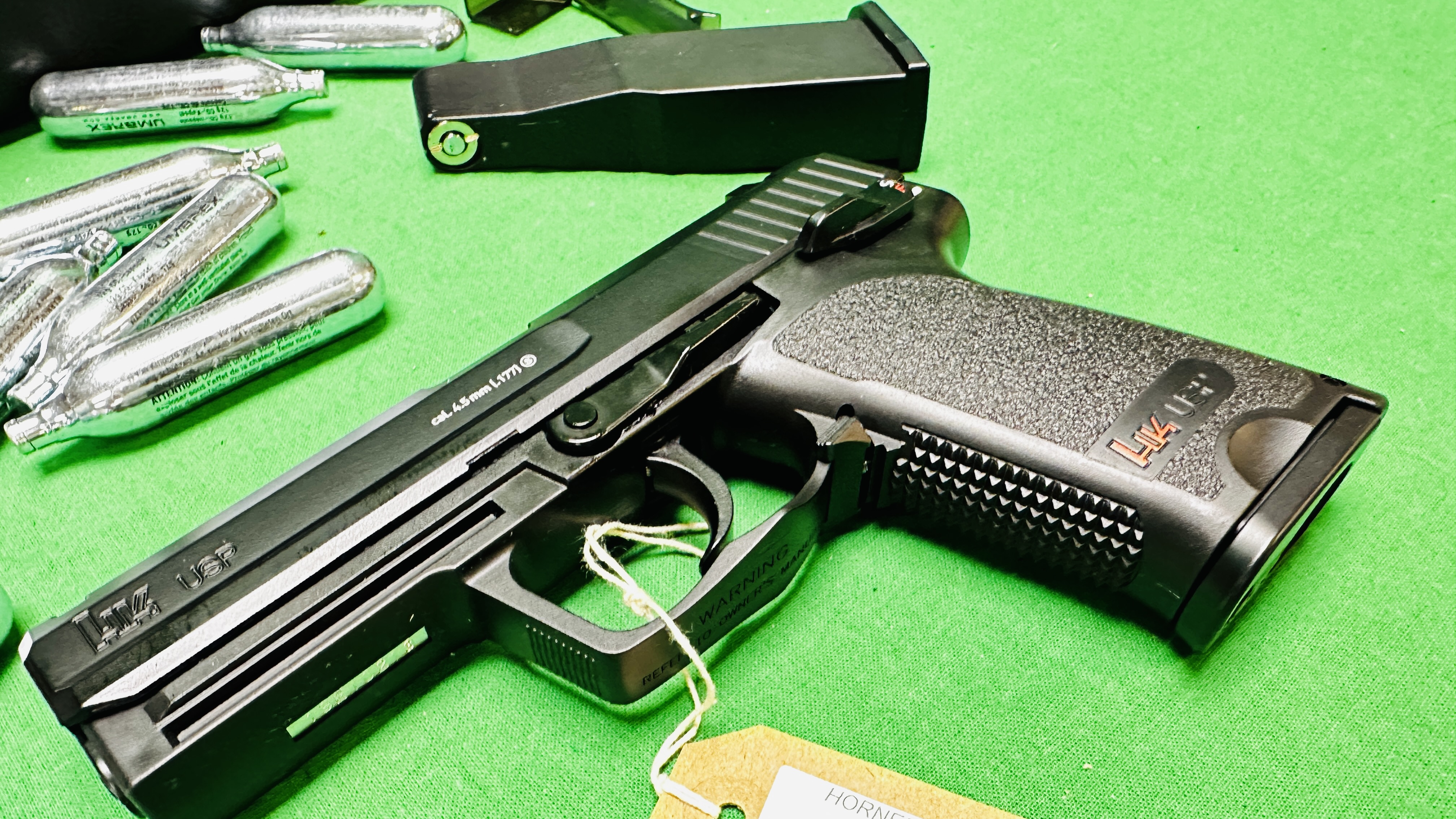 A BOXED HECKLER & KOCH USP 22 ROUND CO2 STELL BB AIR PISTOL COMPLETE WITH HARD TRANSIT CASE, - Image 5 of 15