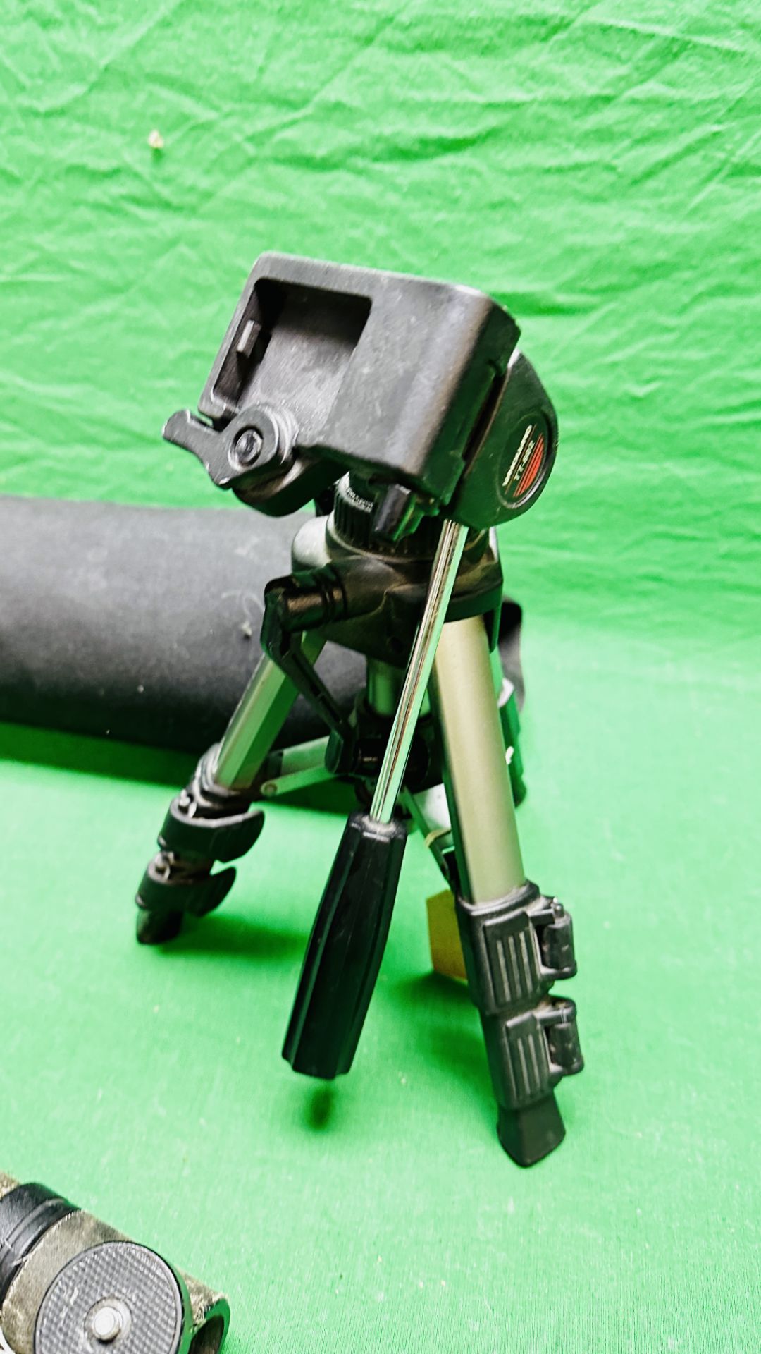 A MIRADOR SPOTTING SCOPE COMPLETE WITH TRIPOD, CARRY CASE AND MONOPOD STICK. - Image 8 of 8