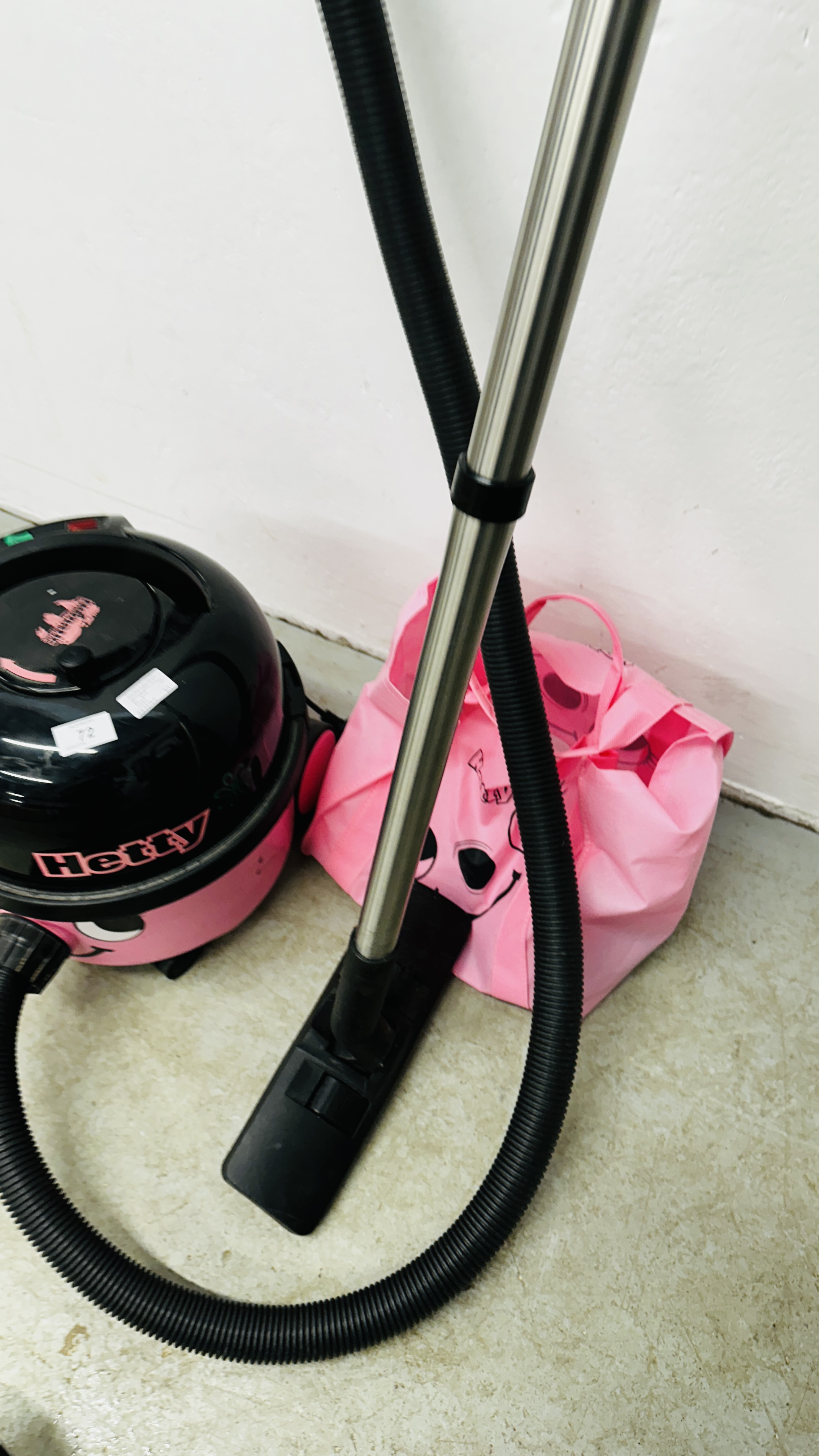 A 'HETTY' NUMATIC VACUUM CLEANER WITH SPARE BAGS AND ACCESSORIES - SOLD AS SEEN. - Image 6 of 7