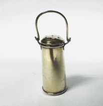 A MINIATURE VICTORIAN SILVER NOVELTY PEPPER POT IN THE FORM OF A MILK CHURN, BIRMINGHAM ASSAY 1900,