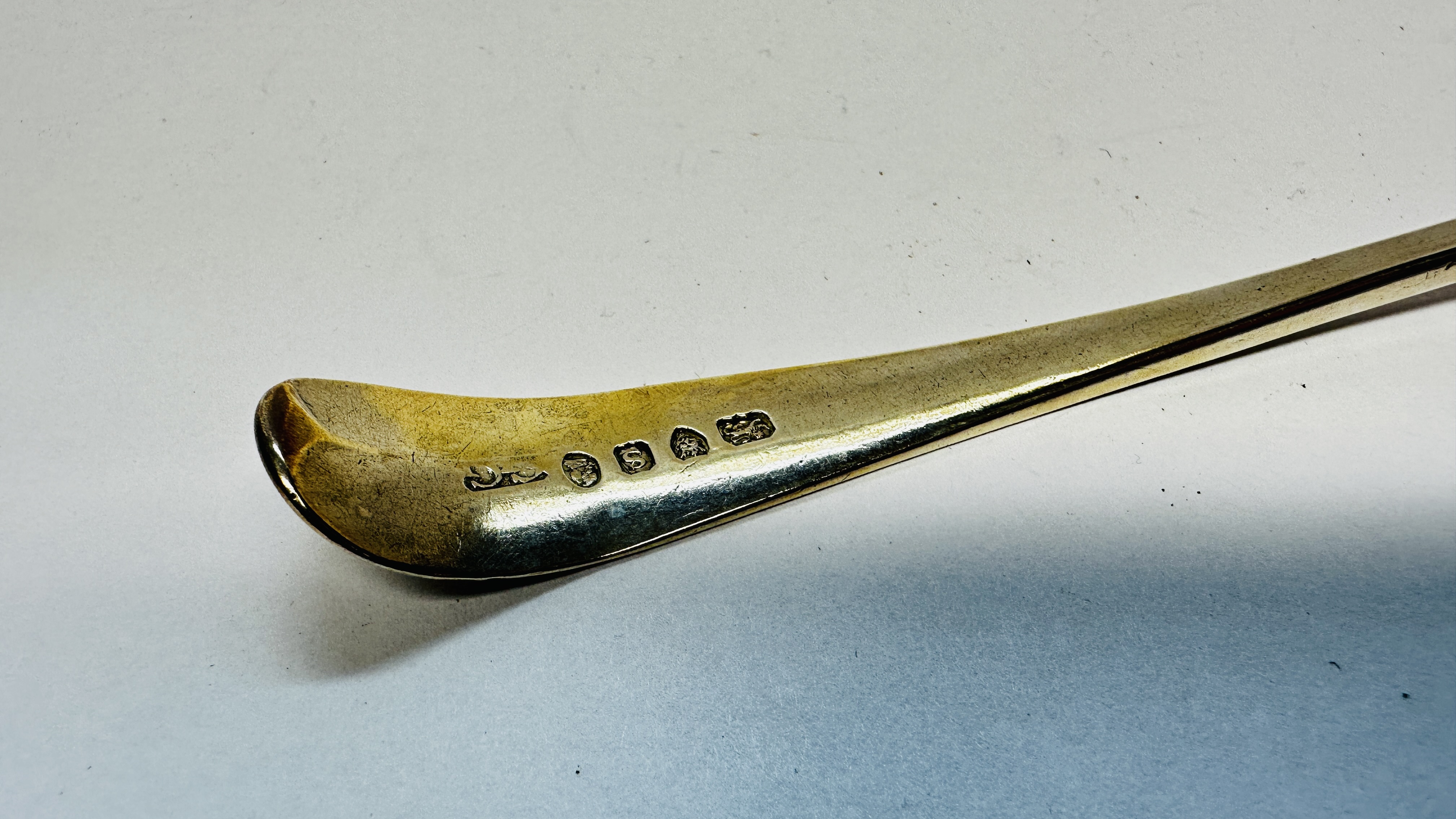 AN C18th SILVER SPOON, LONDON ASSAY 1793, MAKER G. GRAY, L 21.5CM. - Image 8 of 10