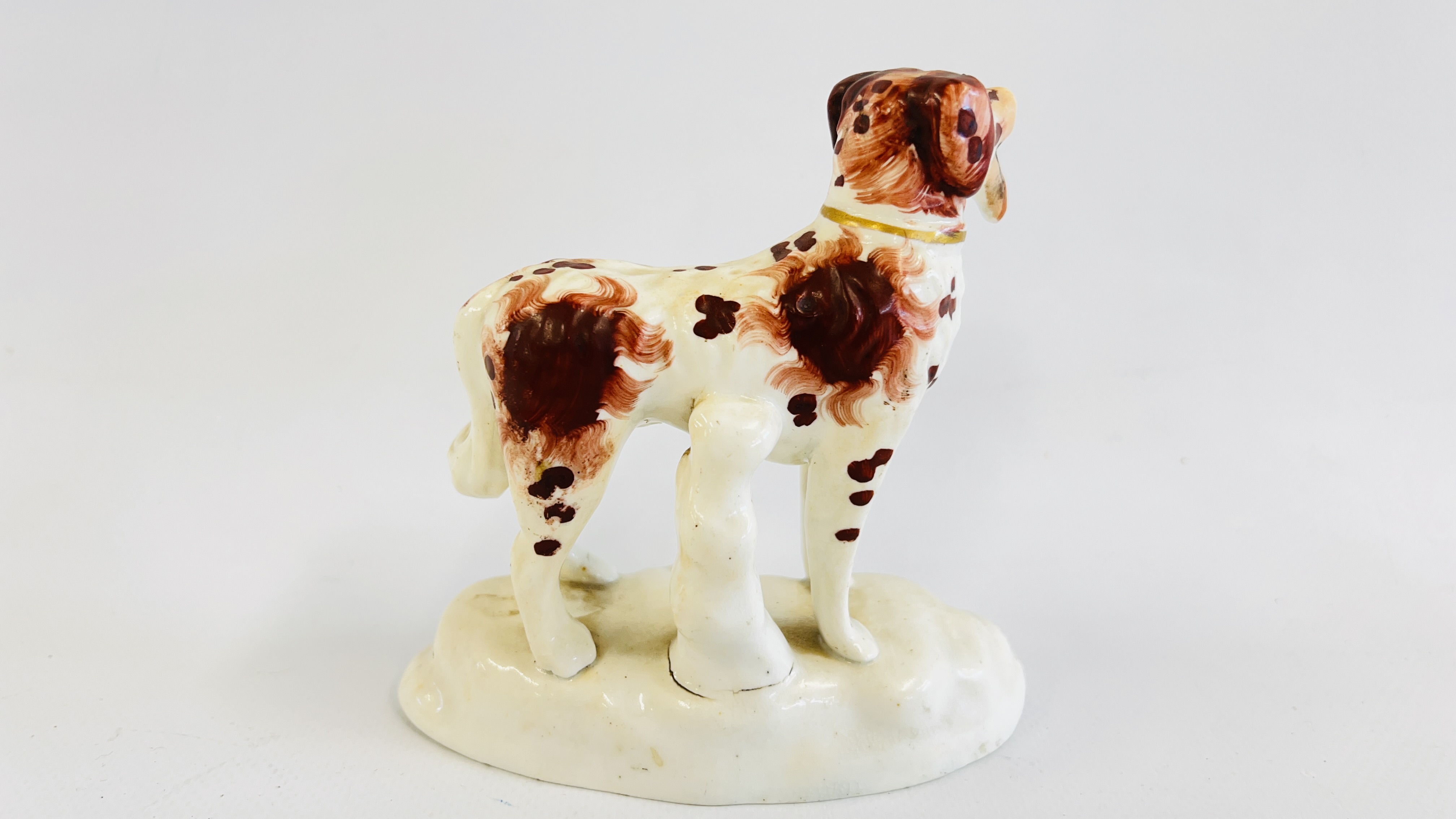 A STAFFORDSHIRE SPANIEL ORNAMENT L 12CM X H 11.5CM. - Image 3 of 4