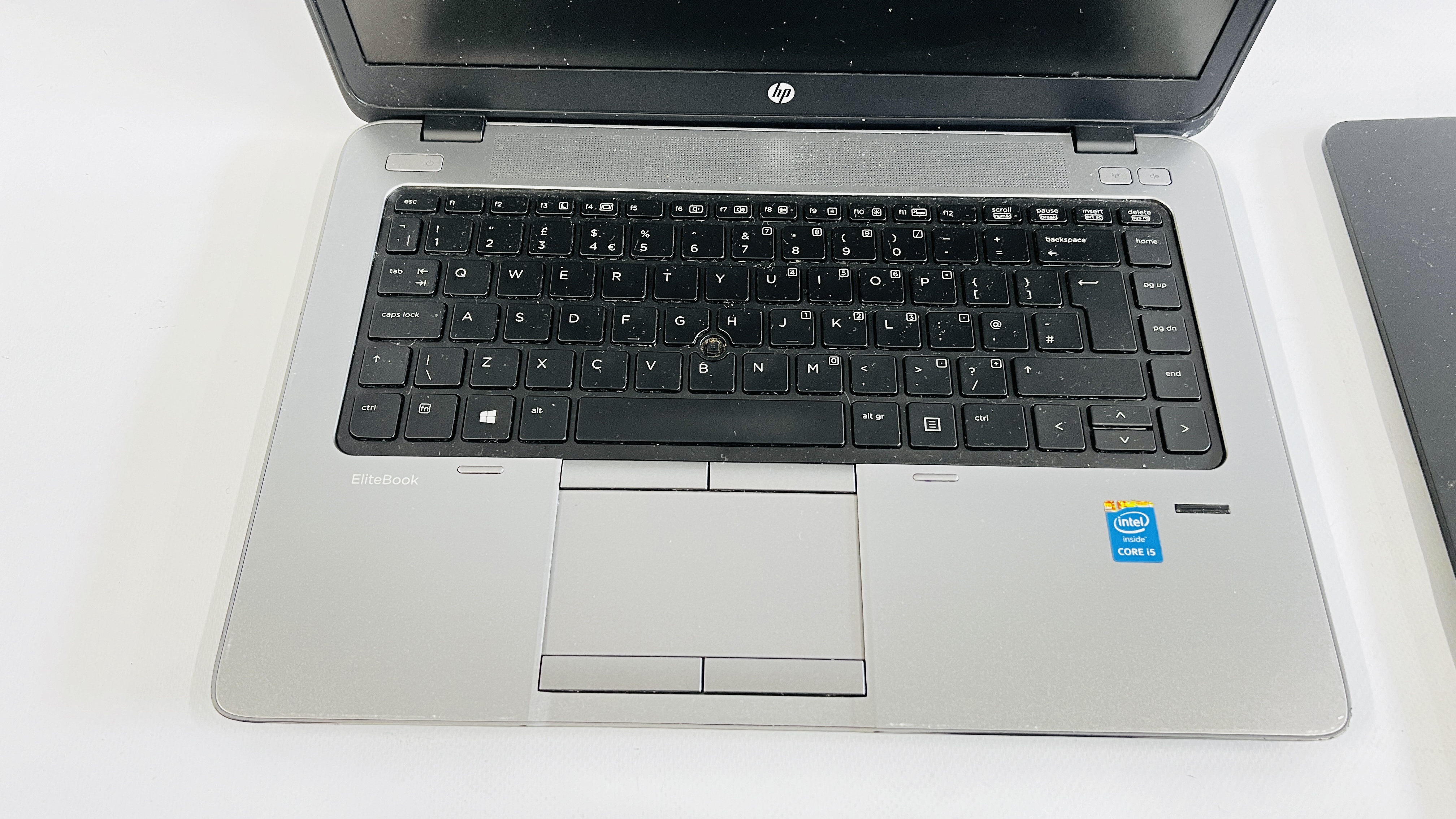 HP ELITEBOOK 840 LAPTOP CORE i5 COMPLETE WITH CHARGER & HP ULTRASLIM DOCKING STATION - NO OPERATING - Image 2 of 6