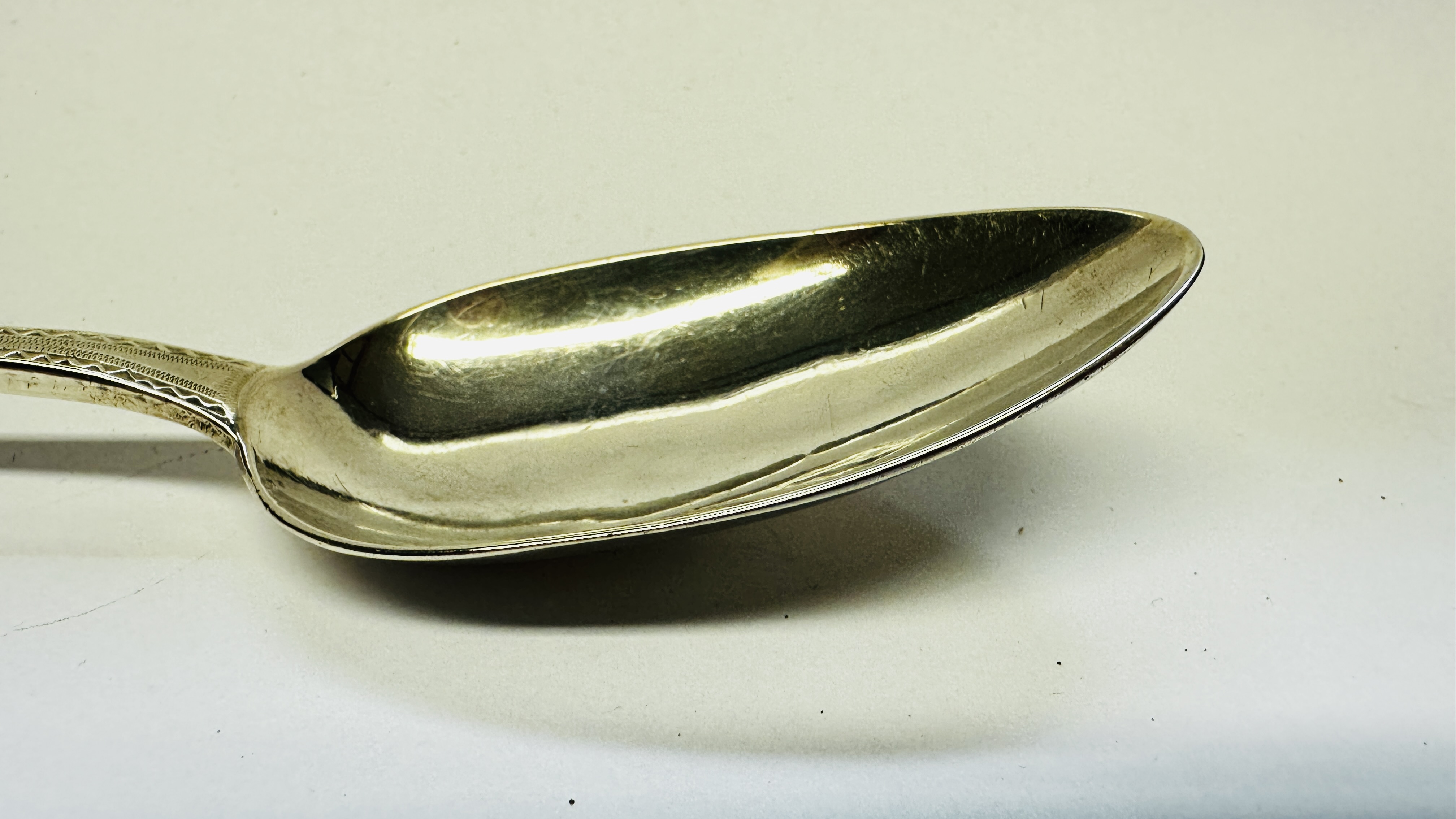 AN C18th SILVER SPOON, LONDON ASSAY 1793, MAKER G. GRAY, L 21.5CM. - Image 5 of 10