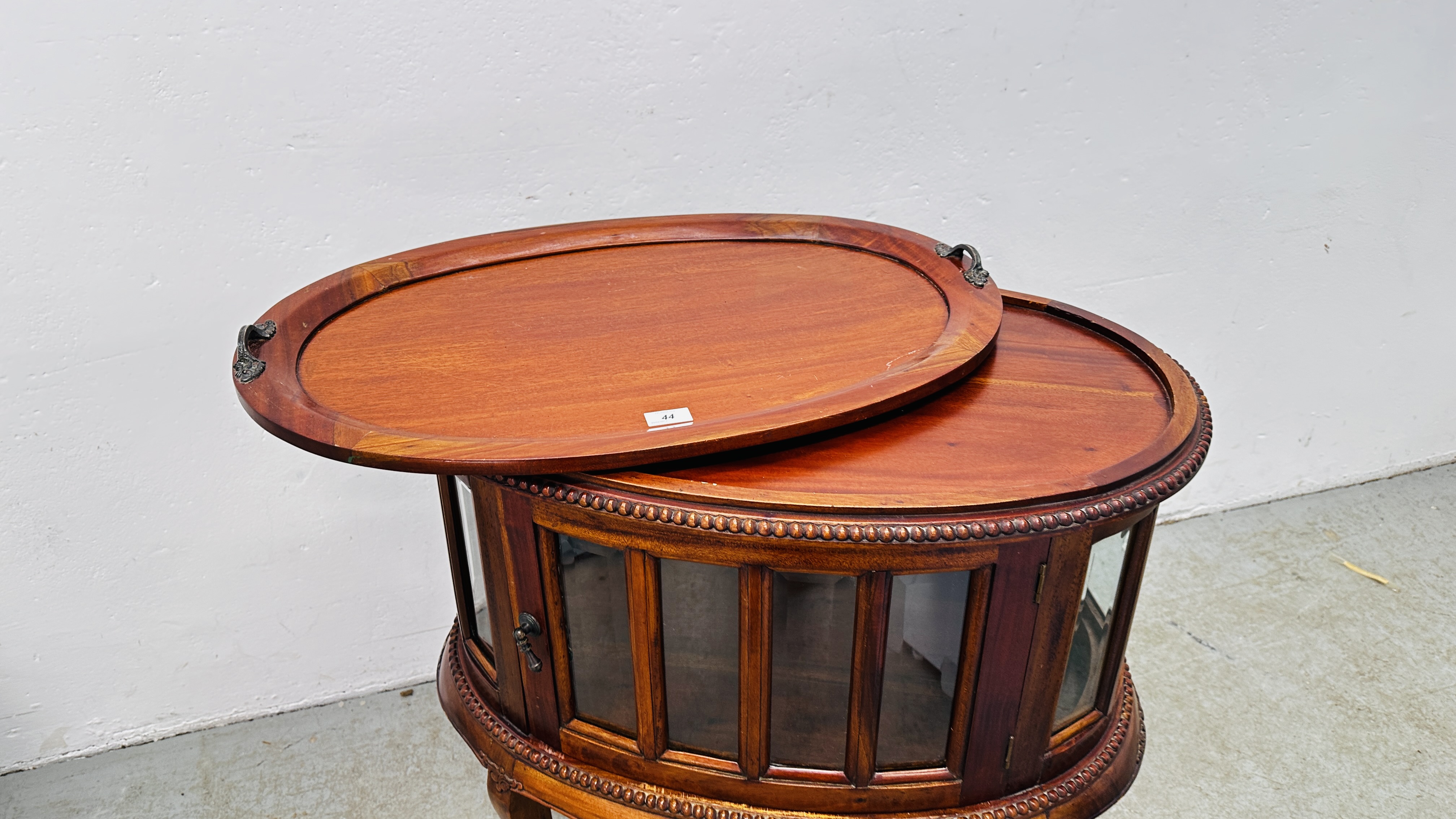 A REPRODUCTION MAHOGANY OVAL DRINKS CABINET WITH TRAY TO TOP, - Image 10 of 10