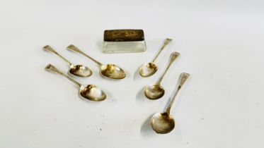 A GROUP OF 6 ANTIQUE SILVER SPOONS,