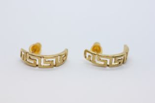 A PAIR OF 18CT GOLD STUD EARRINGS IN THE GREEK DESIGN.