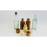 A GROUP OF VINTAGE STONEWARE AND GLASS BOTTLE AND JARS TO INCLUDE EXAMPLES MARKED DUNBARS,