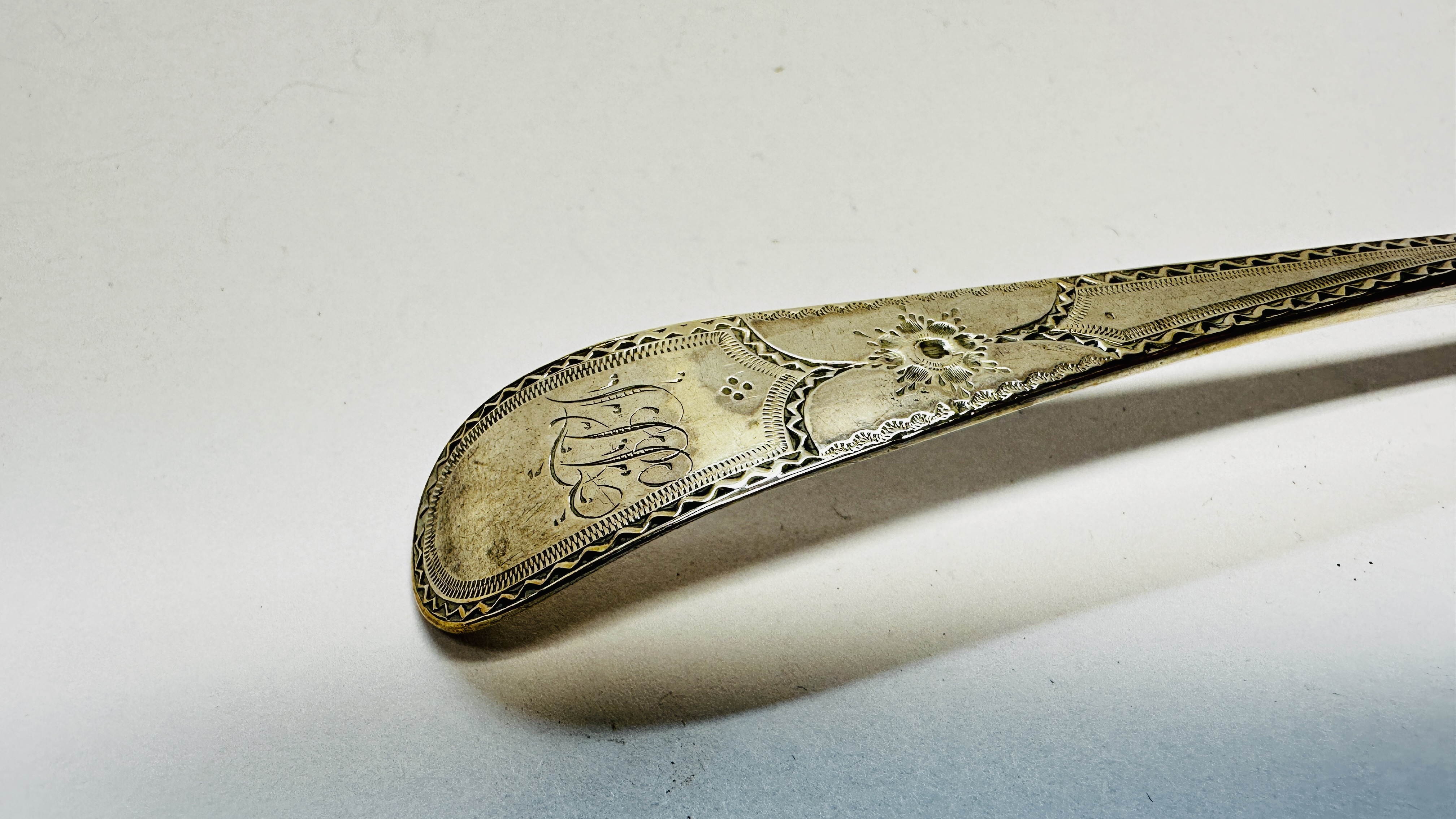 AN C18th SILVER SPOON, LONDON ASSAY 1793, MAKER G. GRAY, L 21.5CM. - Image 2 of 10