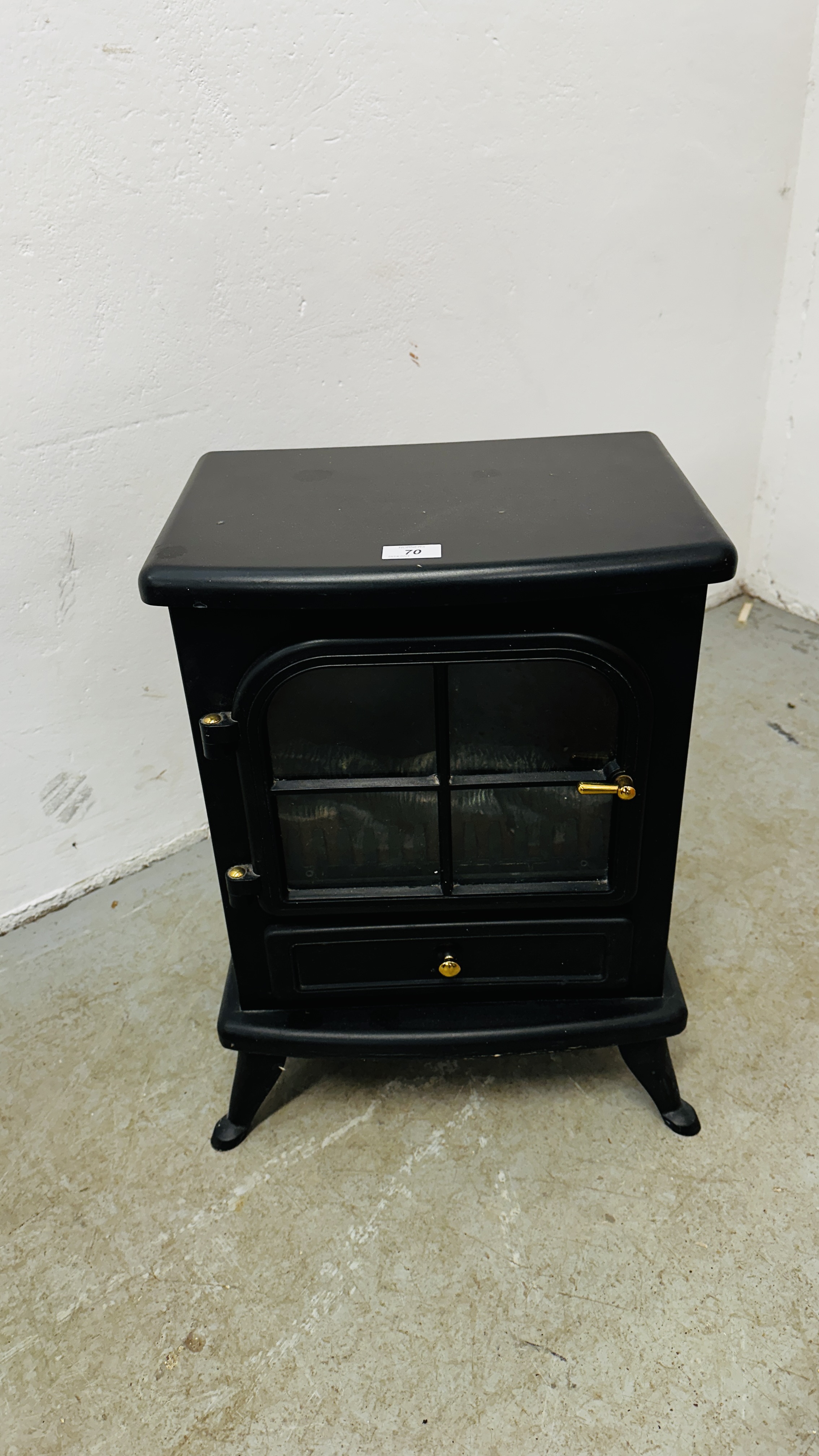 SOLID FUEL EFFECT ELECTRIC ROOM HEATER - SOLD AS SEEN.