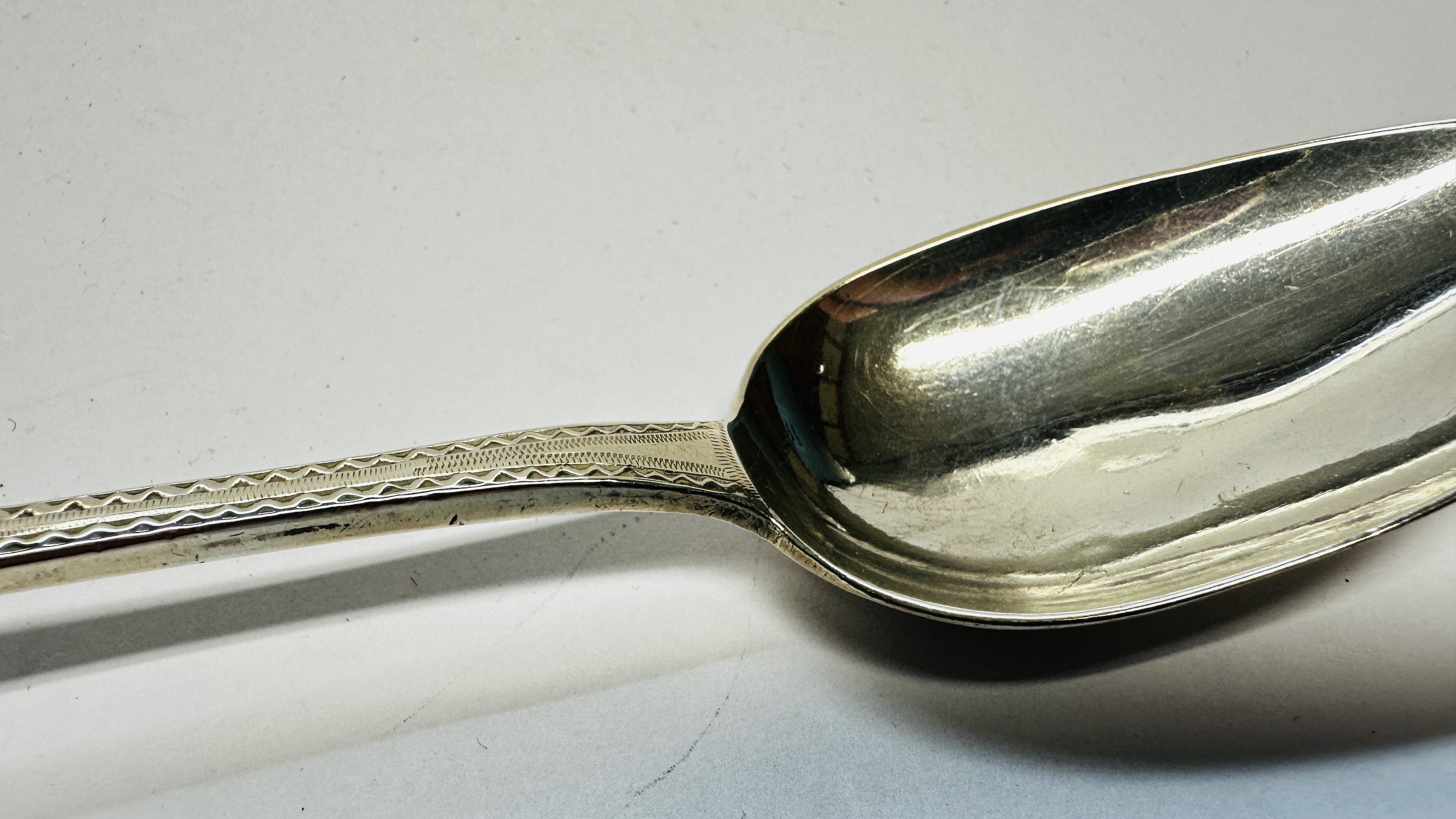 AN C18th SILVER SPOON, LONDON ASSAY 1793, MAKER G. GRAY, L 21.5CM. - Image 4 of 10