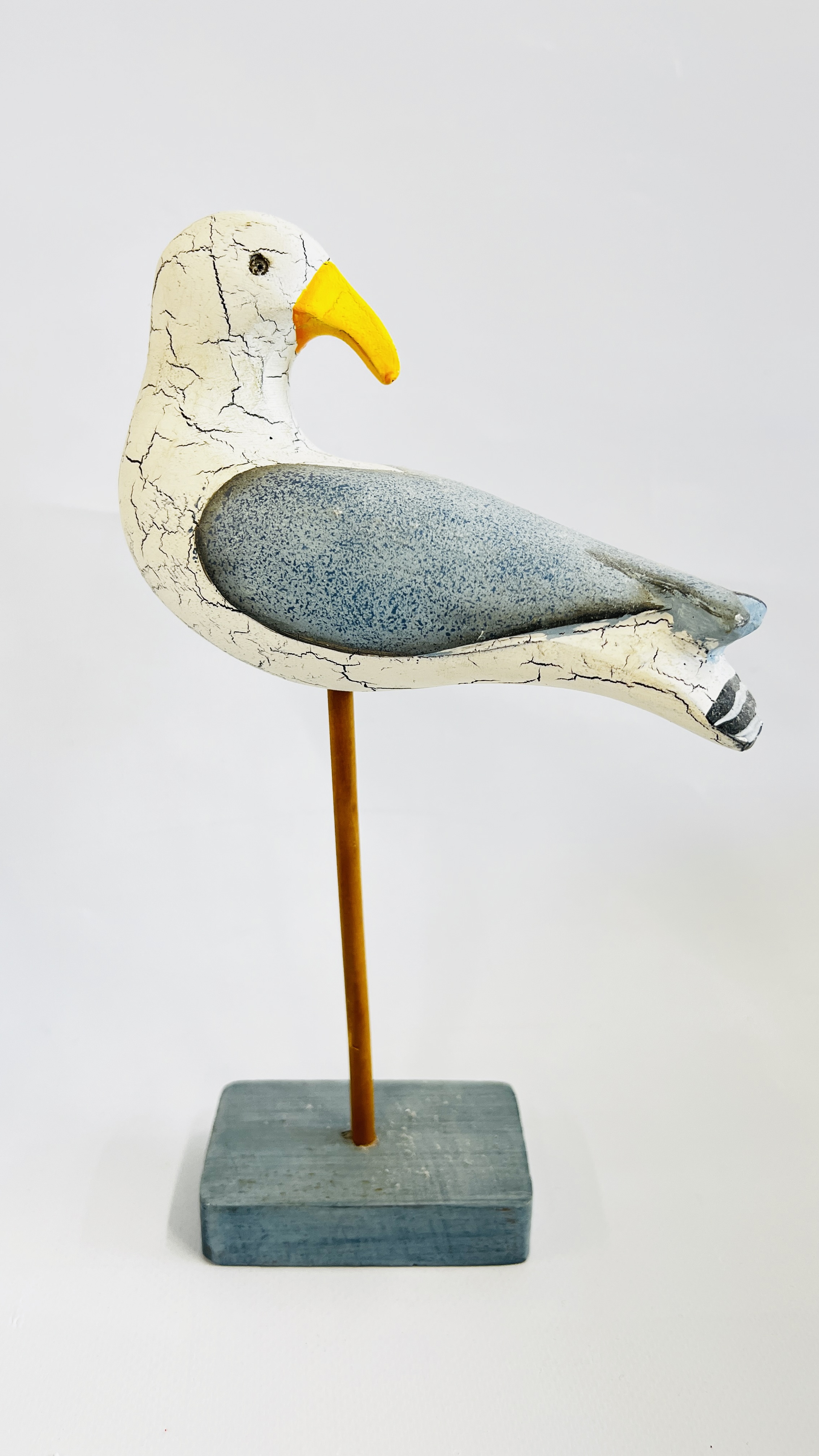 A GROUP OF 6 HAND CRAFTED WOODEN STUDIO BIRD STUDIES. - Image 2 of 3