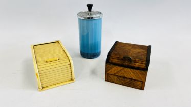 A GROUP OF 3 VINTAGE CIGARETTE DISPENSERS TO INCLUDE A RETRO EXAMPLE AND A MAHOGANY VENEERED