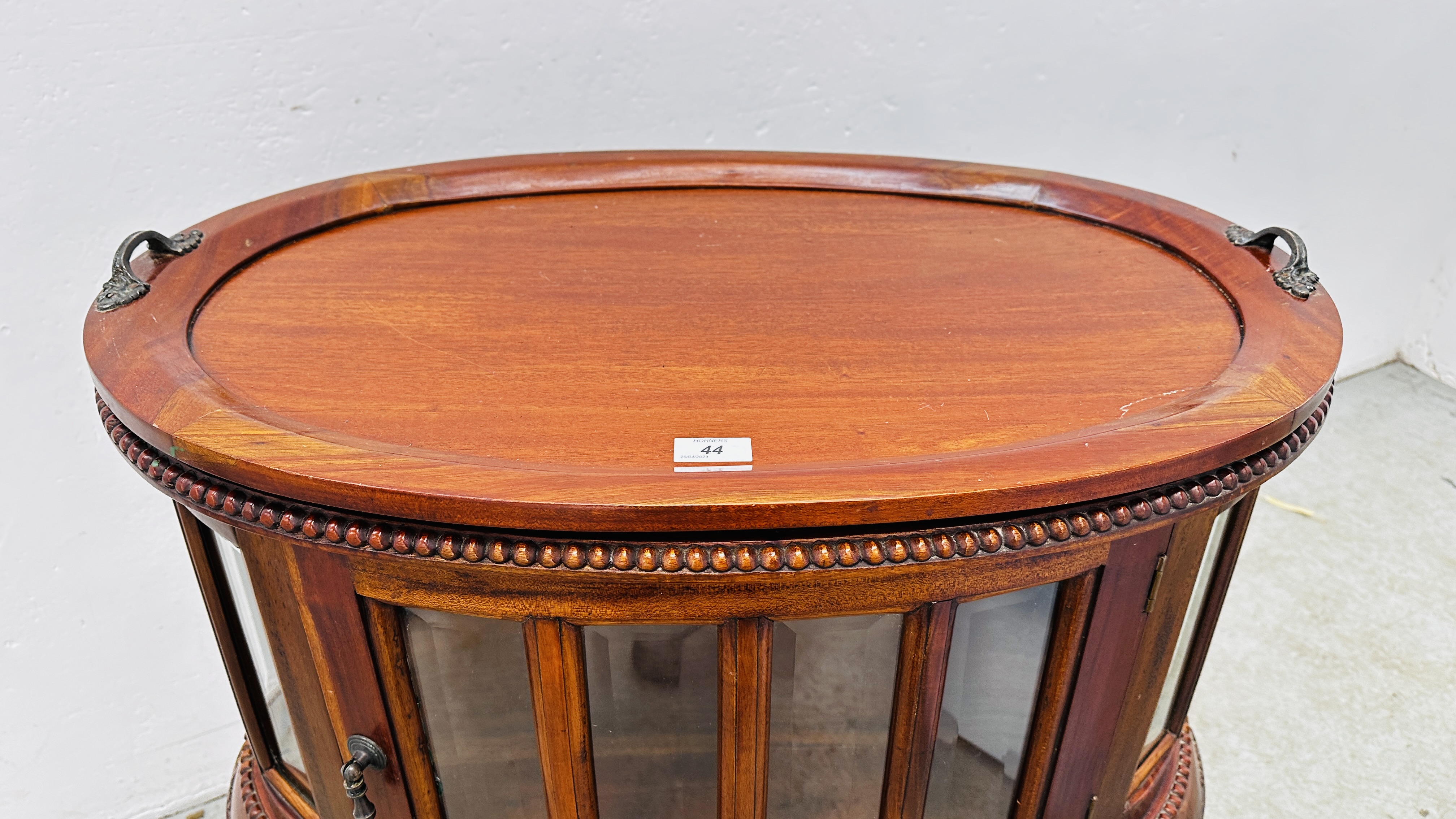 A REPRODUCTION MAHOGANY OVAL DRINKS CABINET WITH TRAY TO TOP, - Image 2 of 10
