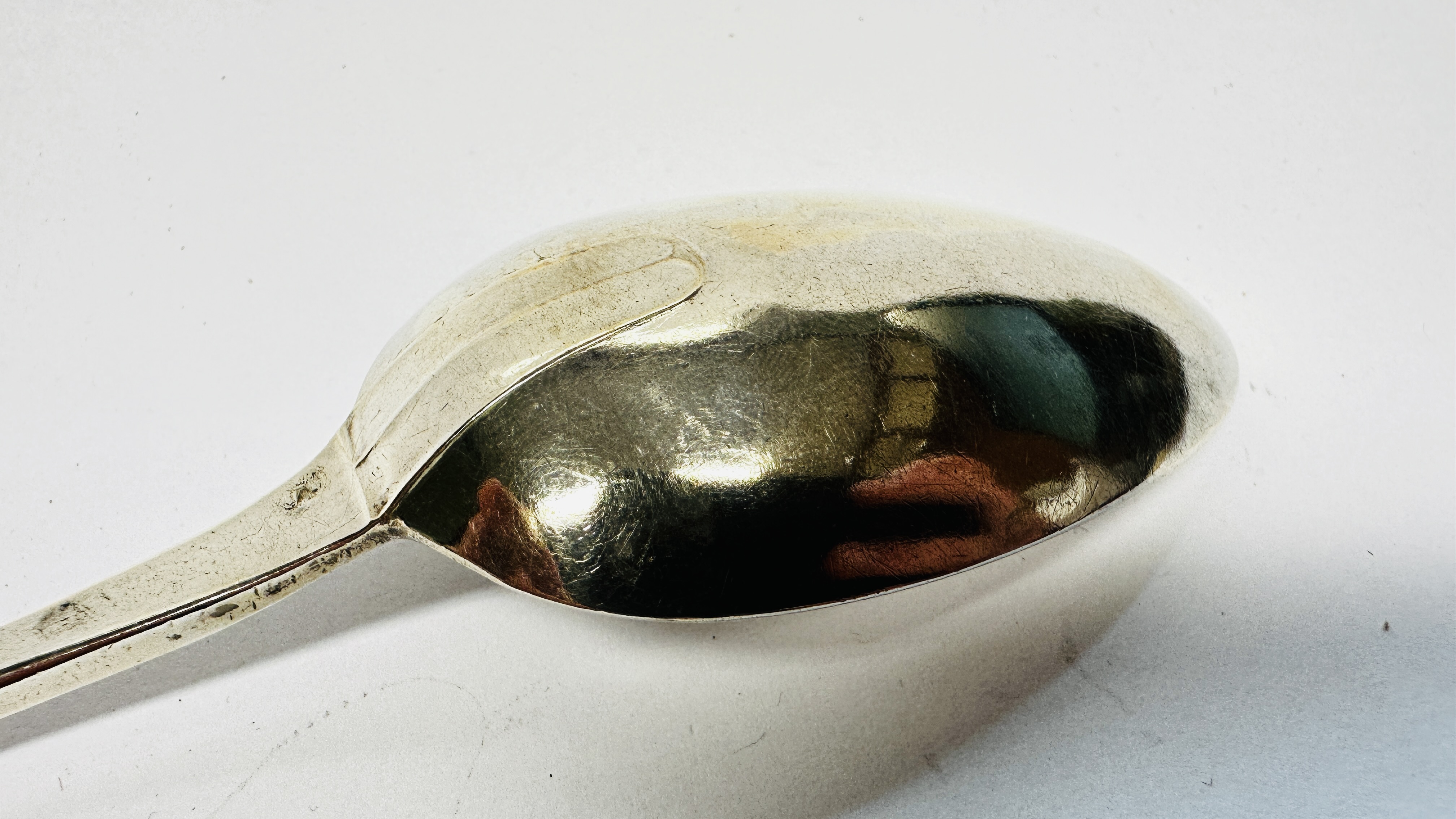 AN C18th SILVER SPOON, LONDON ASSAY 1793, MAKER G. GRAY, L 21.5CM. - Image 6 of 10