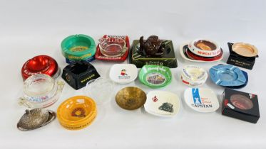 A BOX CONTAINING AN EXTENSIVE GROUP OF MODERN AND VINTAGE ASHTRAYS TO INCLUDE EXAMPLES MARKED