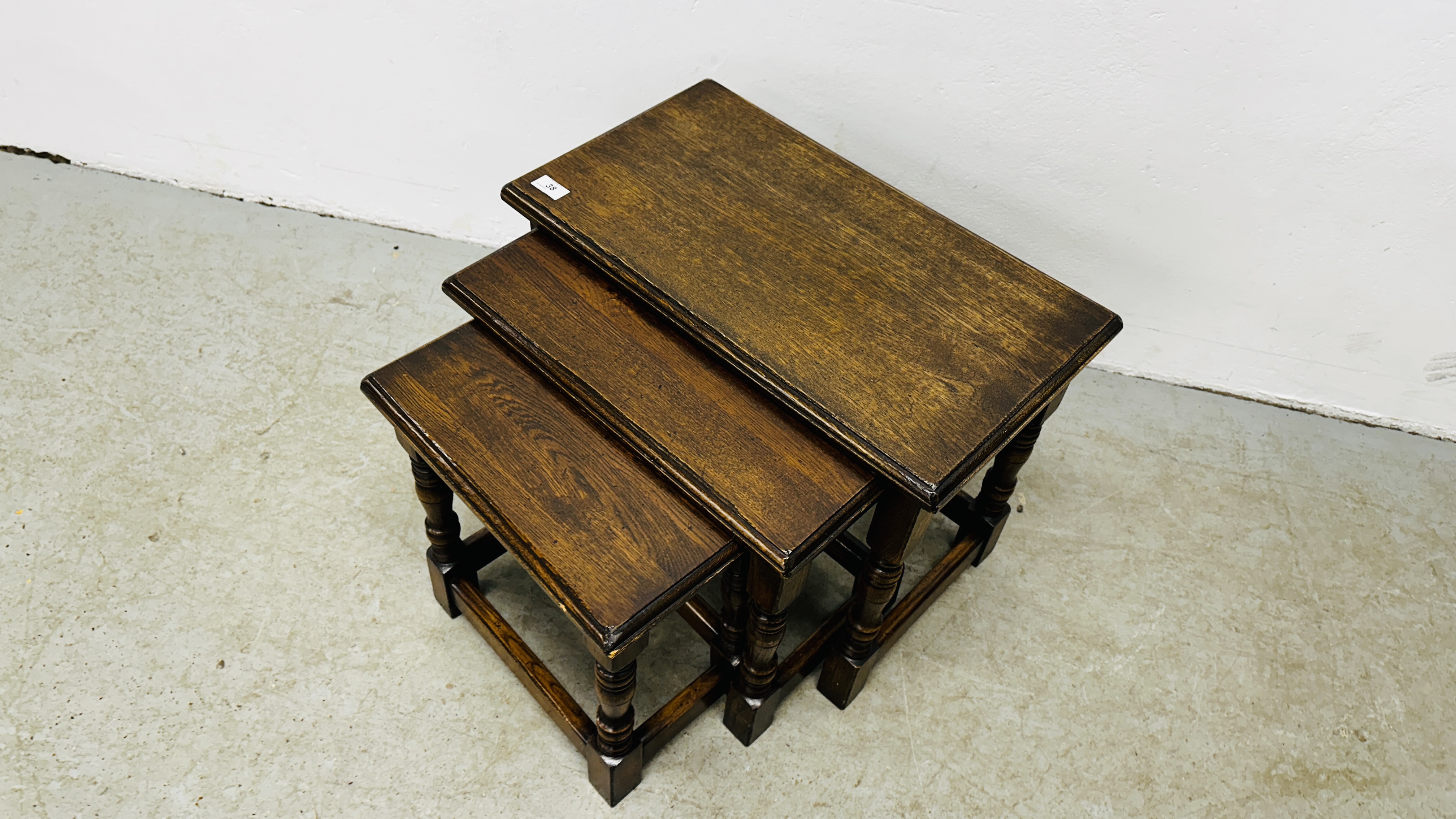 NEST OF THREE GRADUATED SOLID OAK OCCASIONAL TABLES. - Image 9 of 9