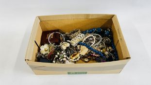 A LARGE BOX CONTAINING COSTUME JEWELLERY TO INCLUDE NECKLACES, BROOCHES, BRACELETS, ETC.