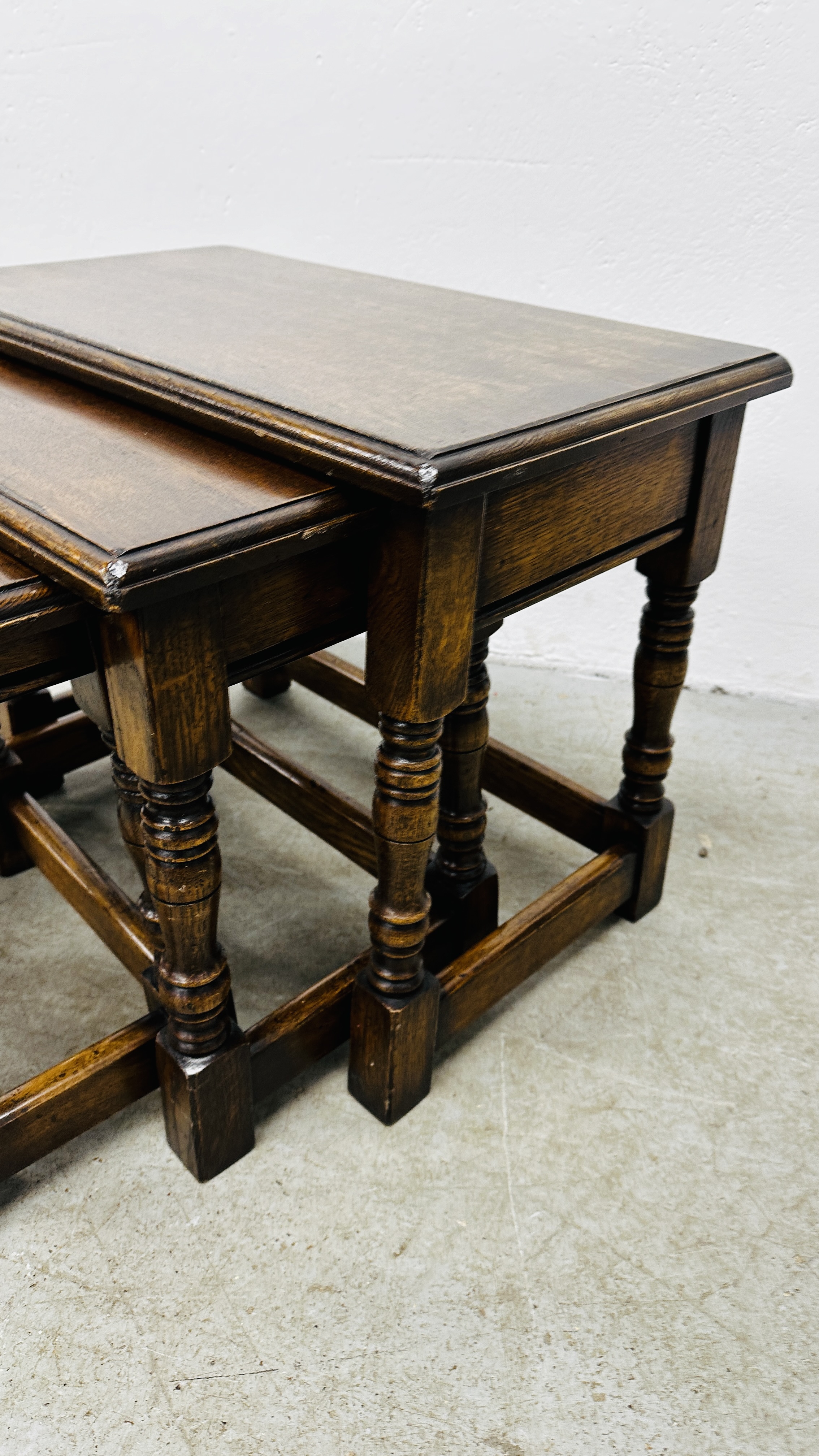 NEST OF THREE GRADUATED SOLID OAK OCCASIONAL TABLES. - Image 7 of 9