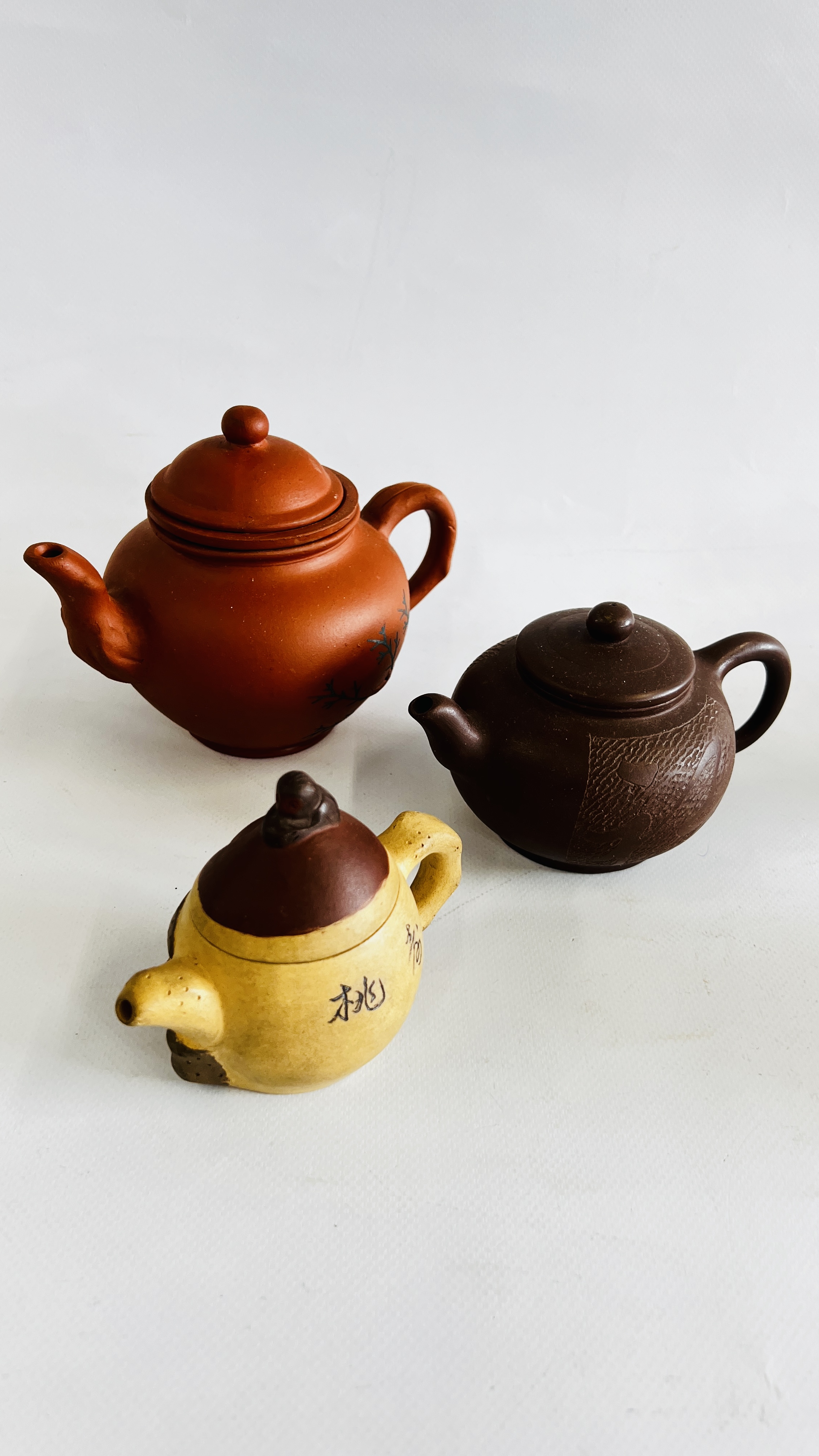 A GROUP OF FIVE VARIOUS ORIENTAL POTTERY TEAPOTS. - Image 2 of 4