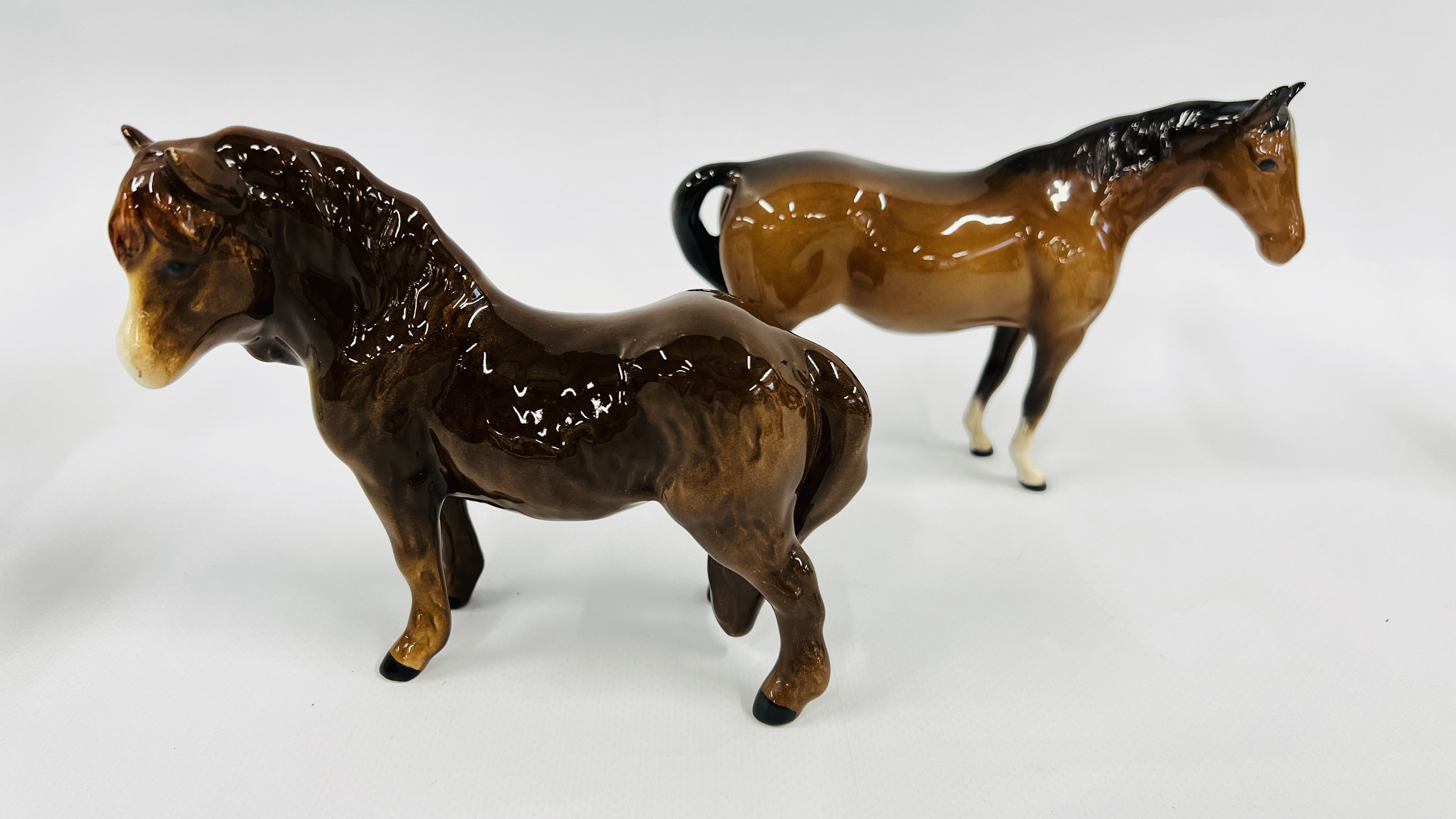 A GROUP OF CABINET ORNAMENTS TO INCLUDE A BESWICK, USSR HORSES AND A COOPERCRAFT DOG ETC. - Image 2 of 4