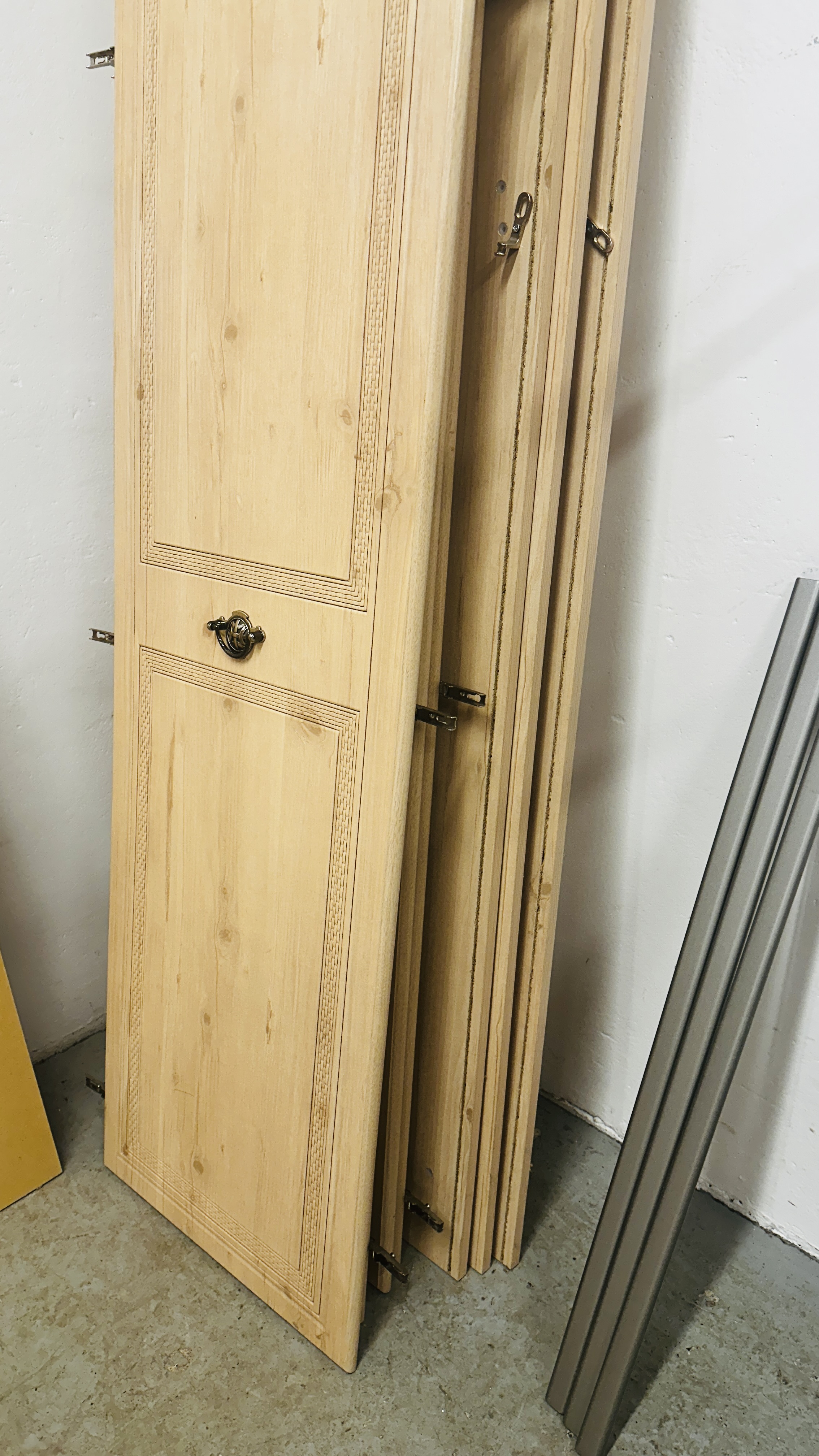 AN ALSTONS OYSTER BAY MODERN LIMED FINISH FOUR DOOR WARDROBE (FLATPACKED) - APPROX 184CM WIDE. - Image 3 of 3