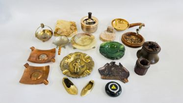 A BOX CONTAINING A GROUP OF ASSORTED MAINLY VINTAGE ASHTRAYS TO INCLUDE TWO BAKELITE EXAMPLES ETC.