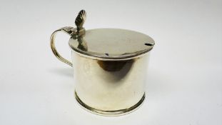 A GEORGE III SILVER MUSTARD WITH BLUE GLASS LINER, LONDON ASSAY 1778, MAKER THOMAS DANIER,