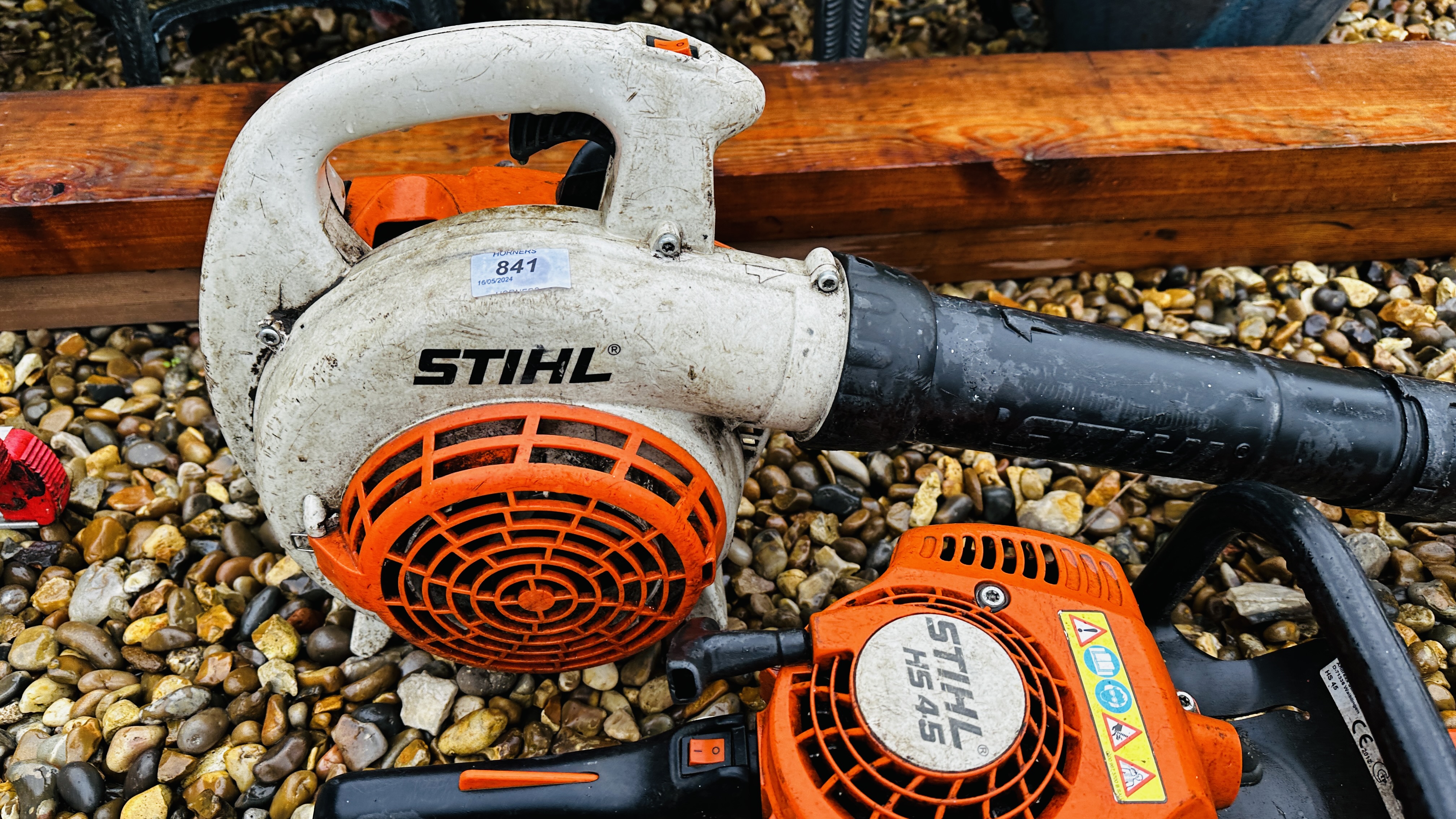 STIHL PETROL DRIVEN GARDEN BLOWER AND STIHL HS45 PETROL DRIVEN HEDGE TRIMMER - AS CLEARED, - Image 5 of 8