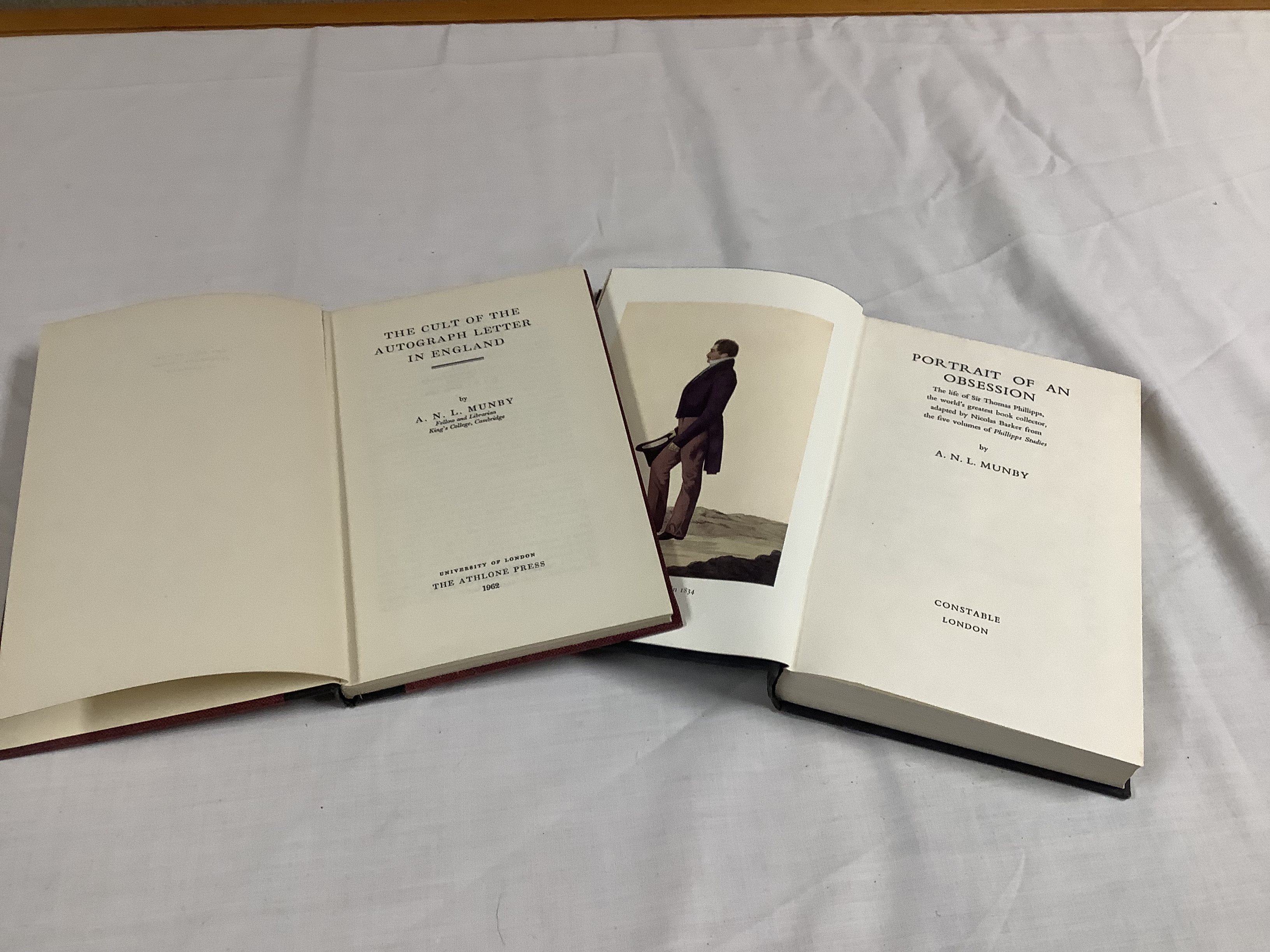 Munby (ANL) 2 books by this author: Portrait of an obsession: the life of Sir Thomas Phillipps, - Bild 2 aus 4