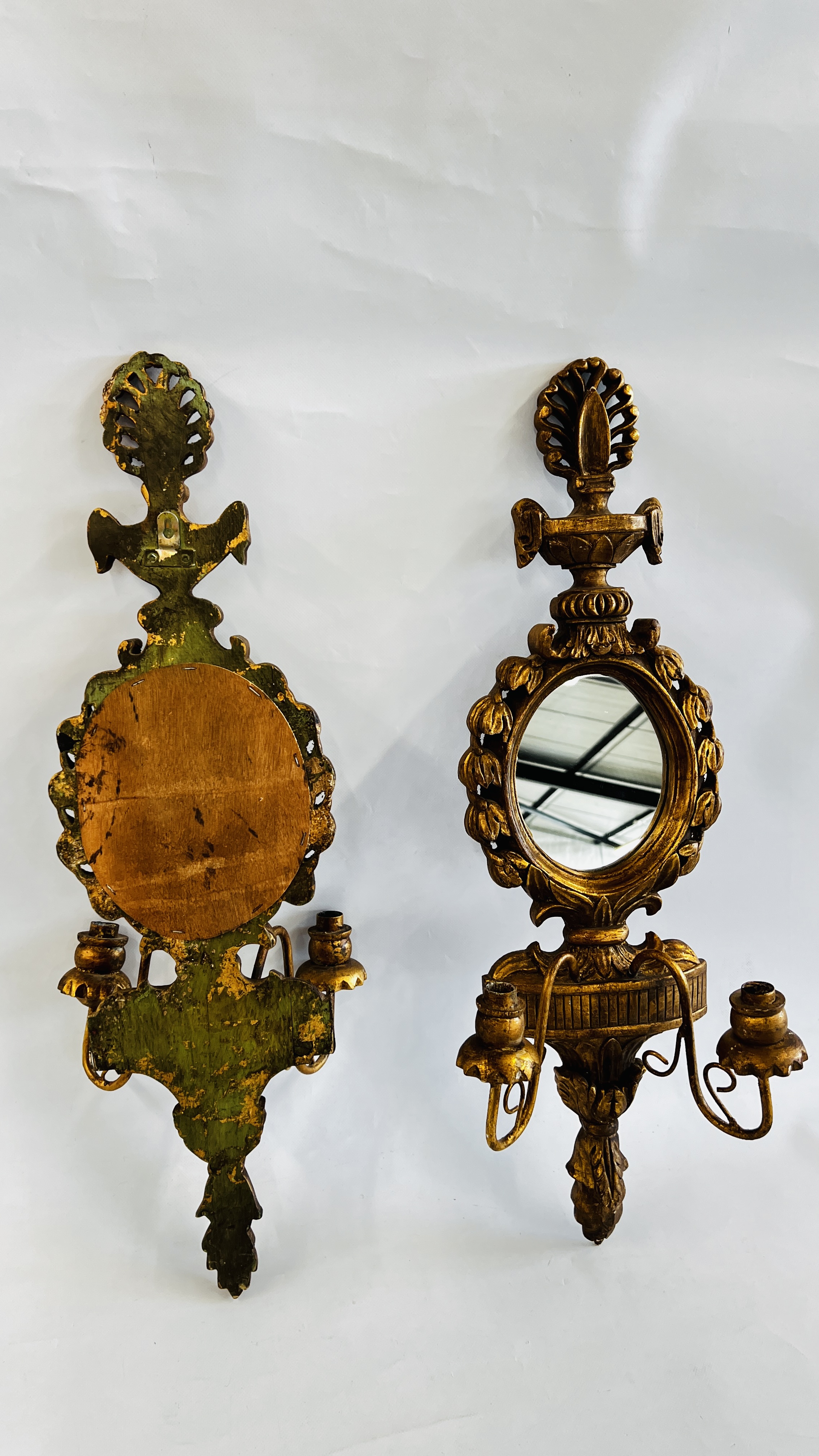 A PAIR OF ELABORATE GILT FINISH TWO BRANCH WALL SCONCES WITH MIRRORED INSERTS H 76CM. - Bild 9 aus 9