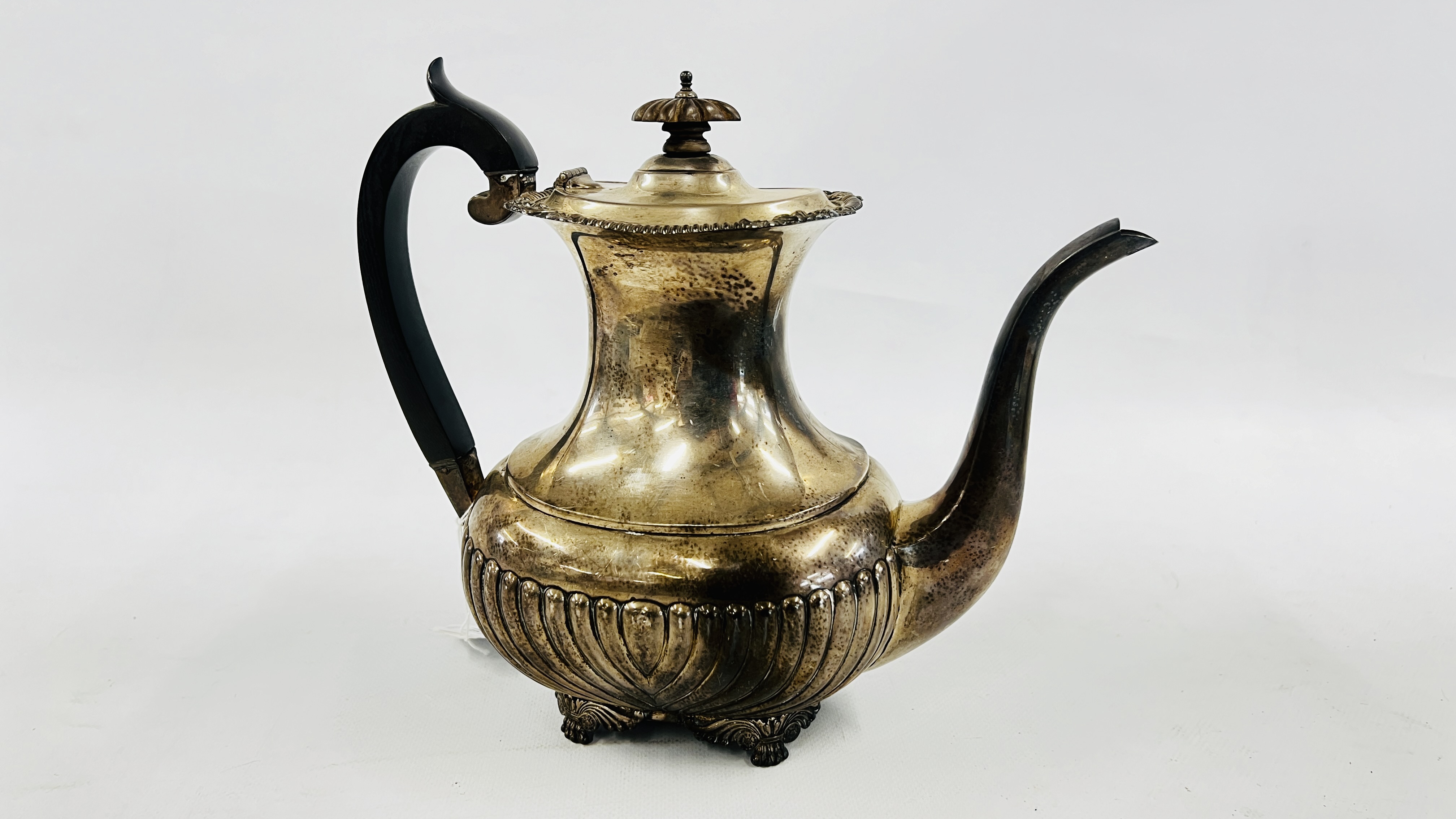 A SILVER COFFEE POT, HAVING AGADROONED BODY, BARNARD & SON, - Image 3 of 9
