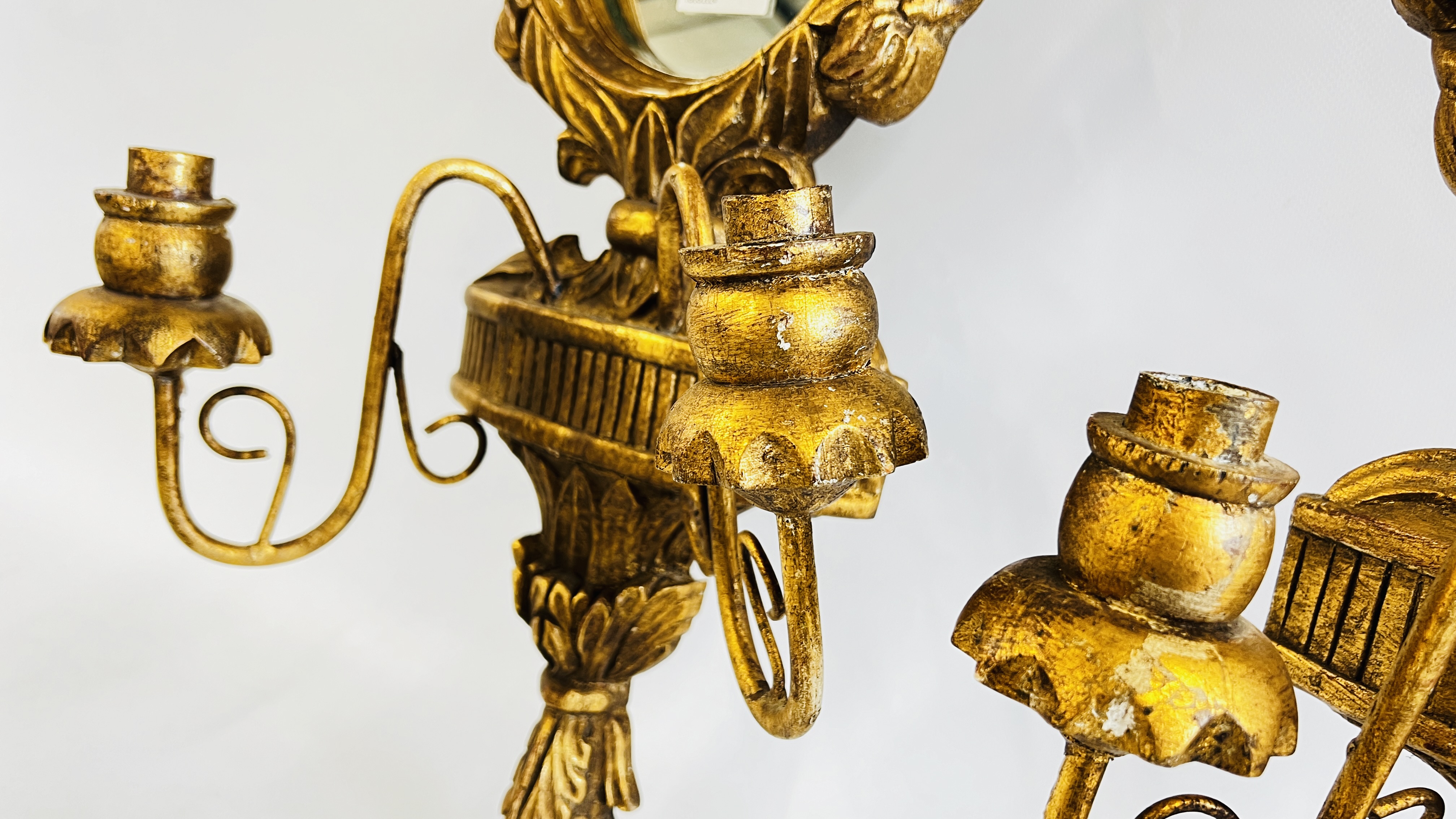 A PAIR OF ELABORATE GILT FINISH TWO BRANCH WALL SCONCES WITH MIRRORED INSERTS H 76CM. - Bild 4 aus 9