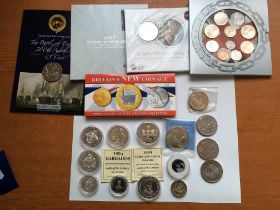 COINS: TUB OF MODERN WITH ROYAL MINT 2006 UNCIRCULATED SET, £5 CROWNS, COUPLE OVERSEAS SILVER ETC.