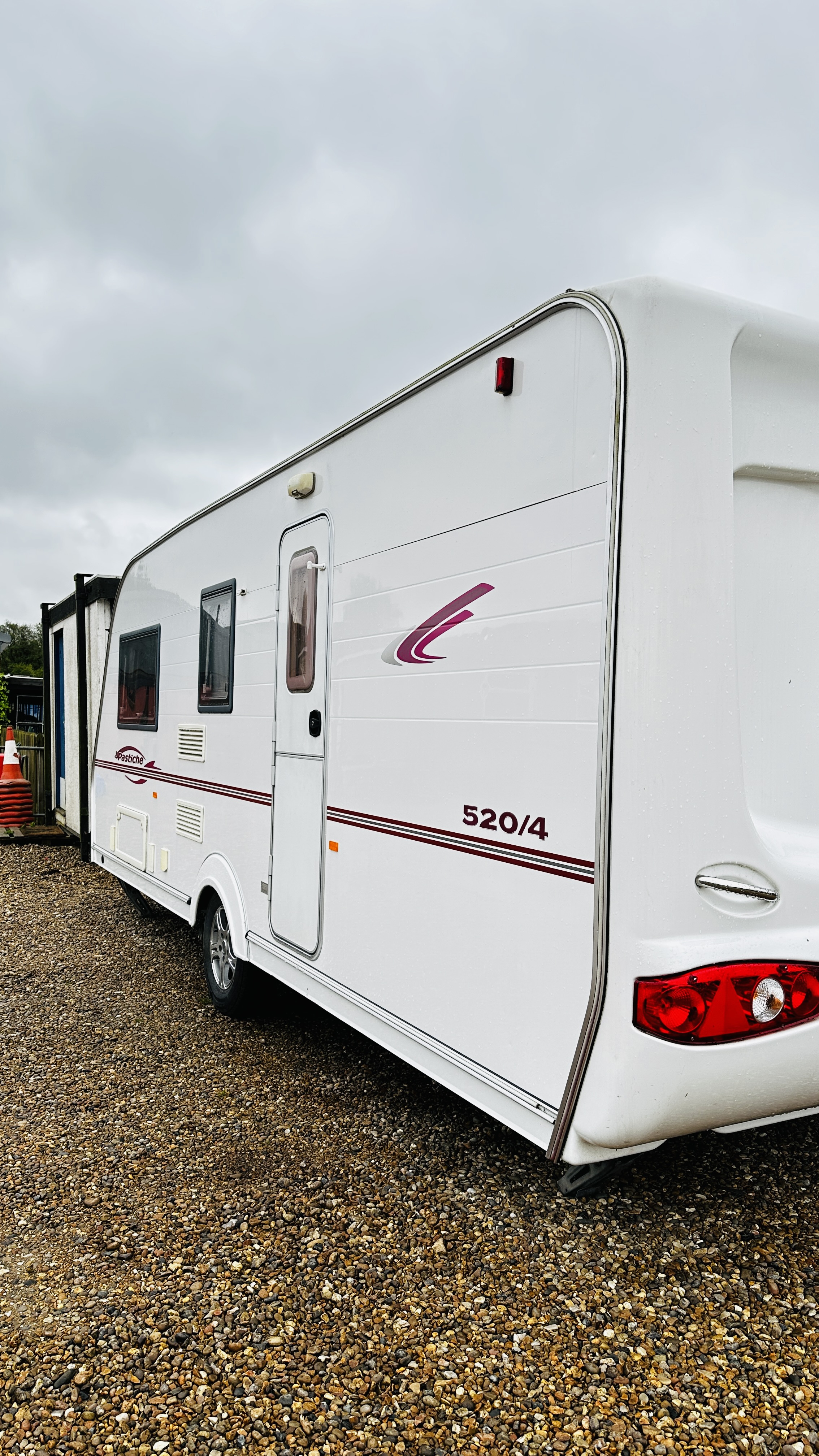 COACHMAN PASTICHE 4 BERTH CARAVAN 520/4 2006 MODEL, - Image 3 of 36