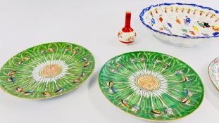 A PAIR OF CHINESE EXPORT FAMILLE VERTE PLATES (RIM CHIP) DIA 19.