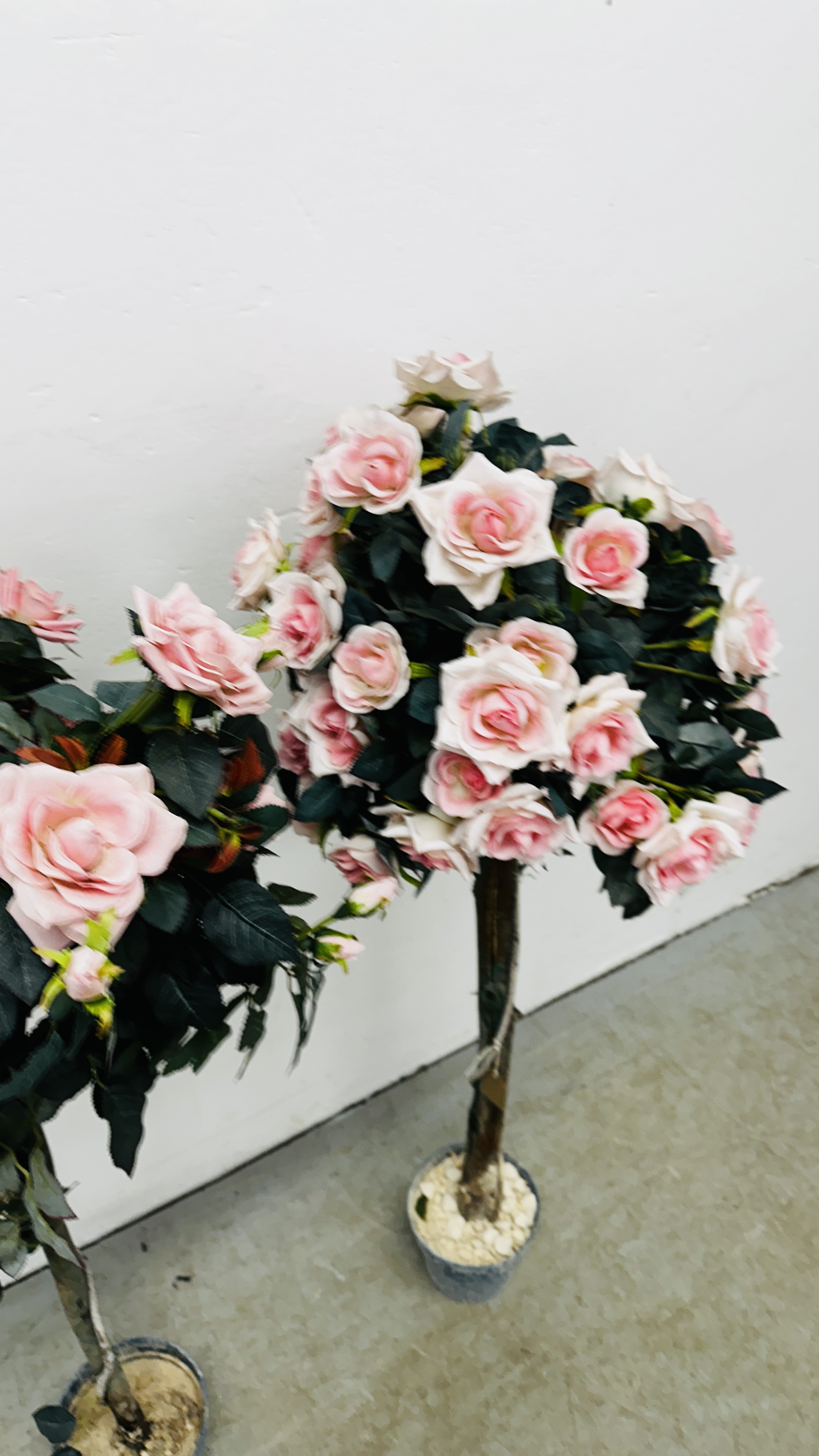 A PAIR OF ARTIFICIAL ROSE TREES H 122CM. - Image 5 of 6