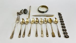 A GROUP OF SIX ASSORTED SILVER SPOONS + A FURTHER TWO WHITE METAL EXAMPLES, PEWTER TRINKET,