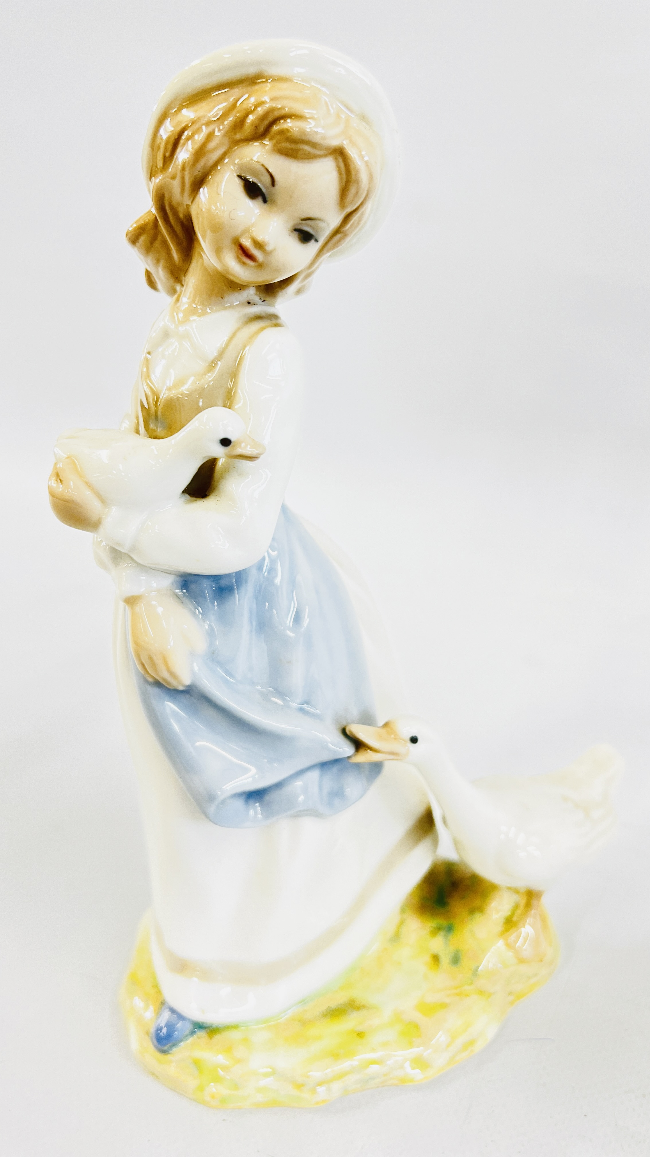 A GROUP OF THREE FIGURINES TO INCLUDE ROYAL WORCESTER DREAMS NO. 1472/500, ROSIE PICKING APPLES NO. - Image 2 of 6