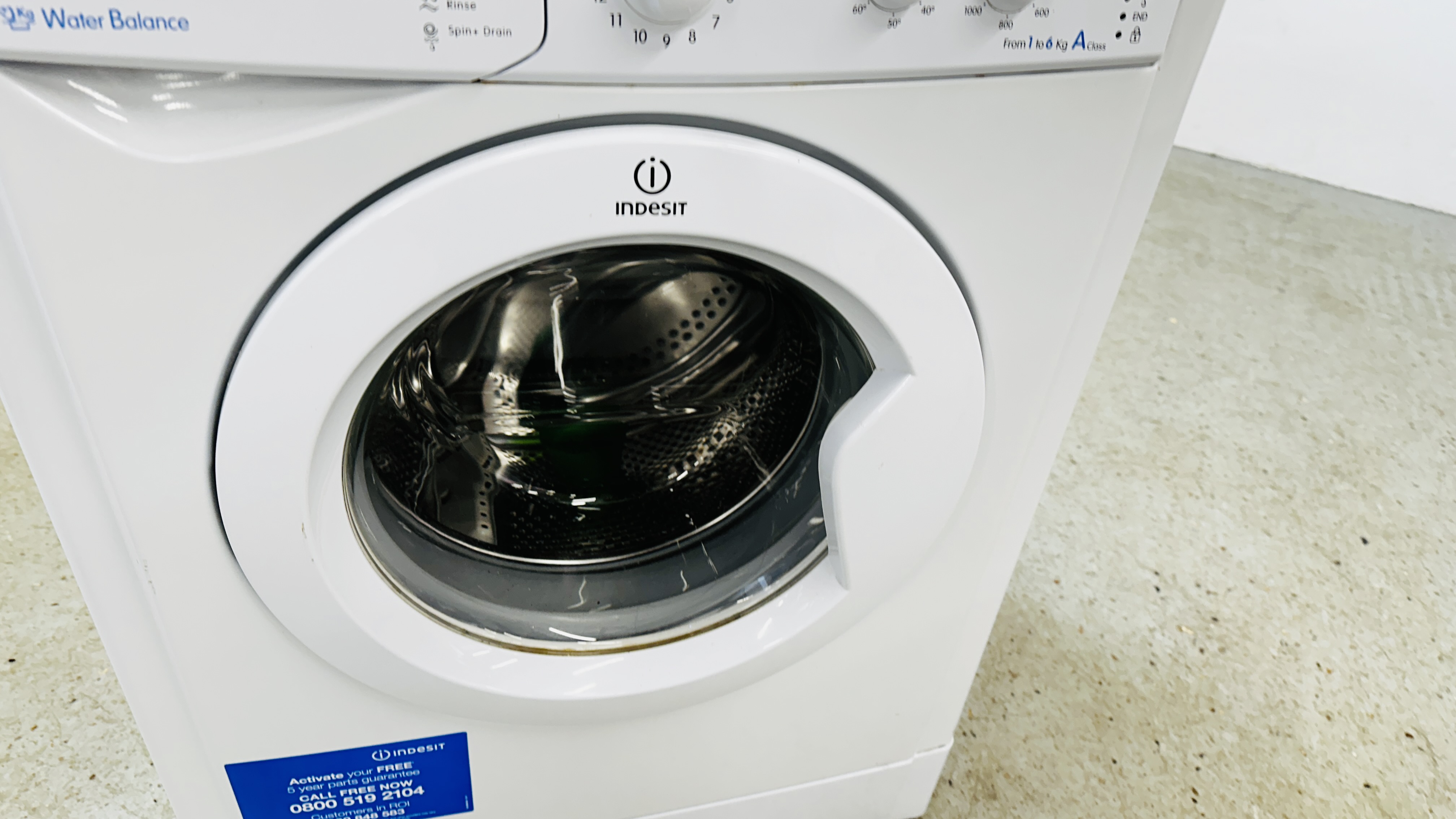 INDESIT 1WD61450 WASHING MACHINE - SOLD AS SEEN. - Image 4 of 8