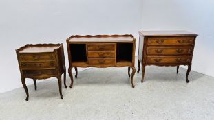 A CONTINENTAL STYLE SHAPED FRONT THREE DRAWER BEDSIDE CHEST W 46CM D 43CM H 86CM ALONG WITH A THREE
