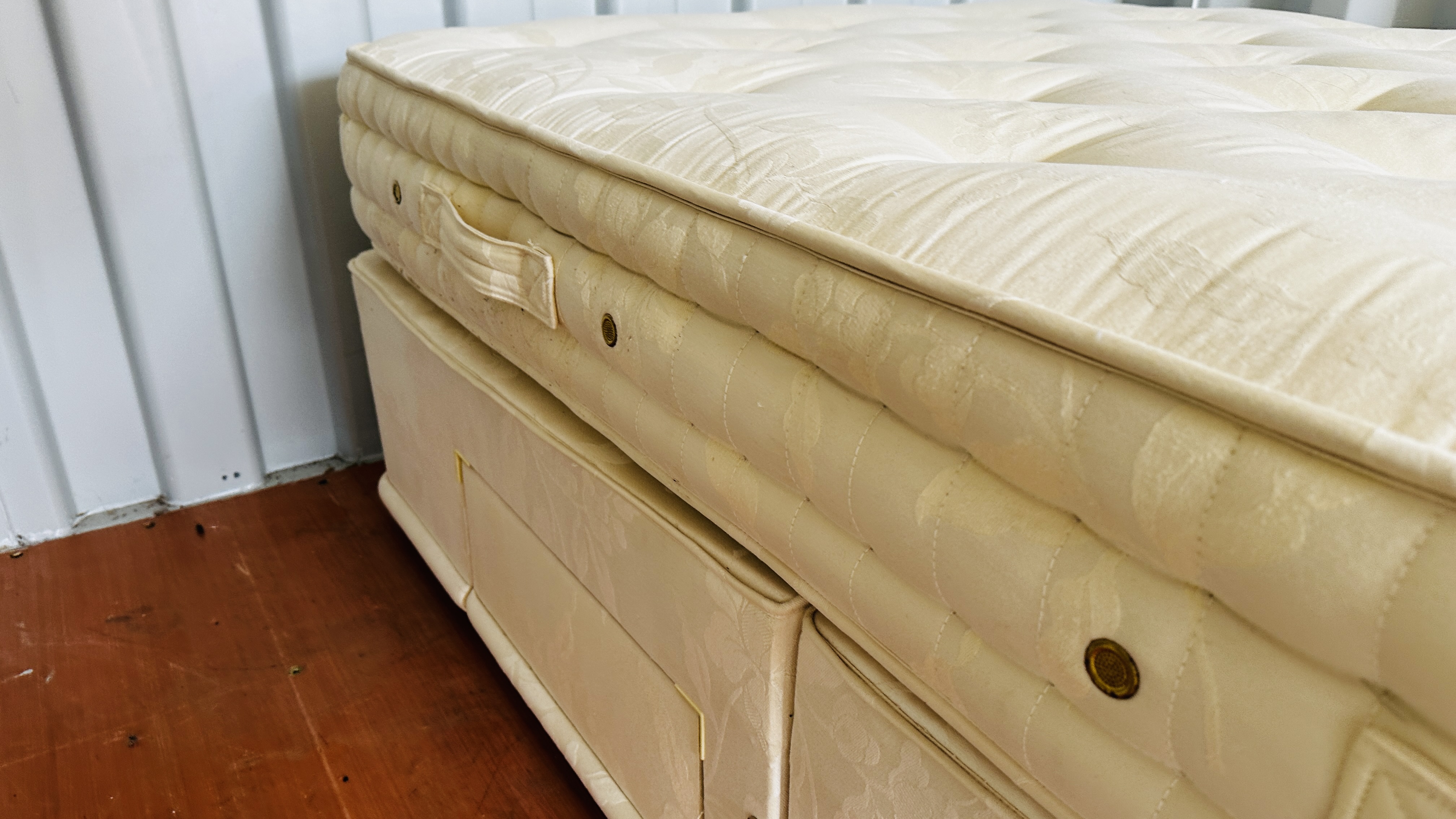 MARQUIS ROYAL INSPIRATIONS POCKET SPRUNG DOUBLE DIVAN BED WITH DRAWER BASE. - Bild 11 aus 11