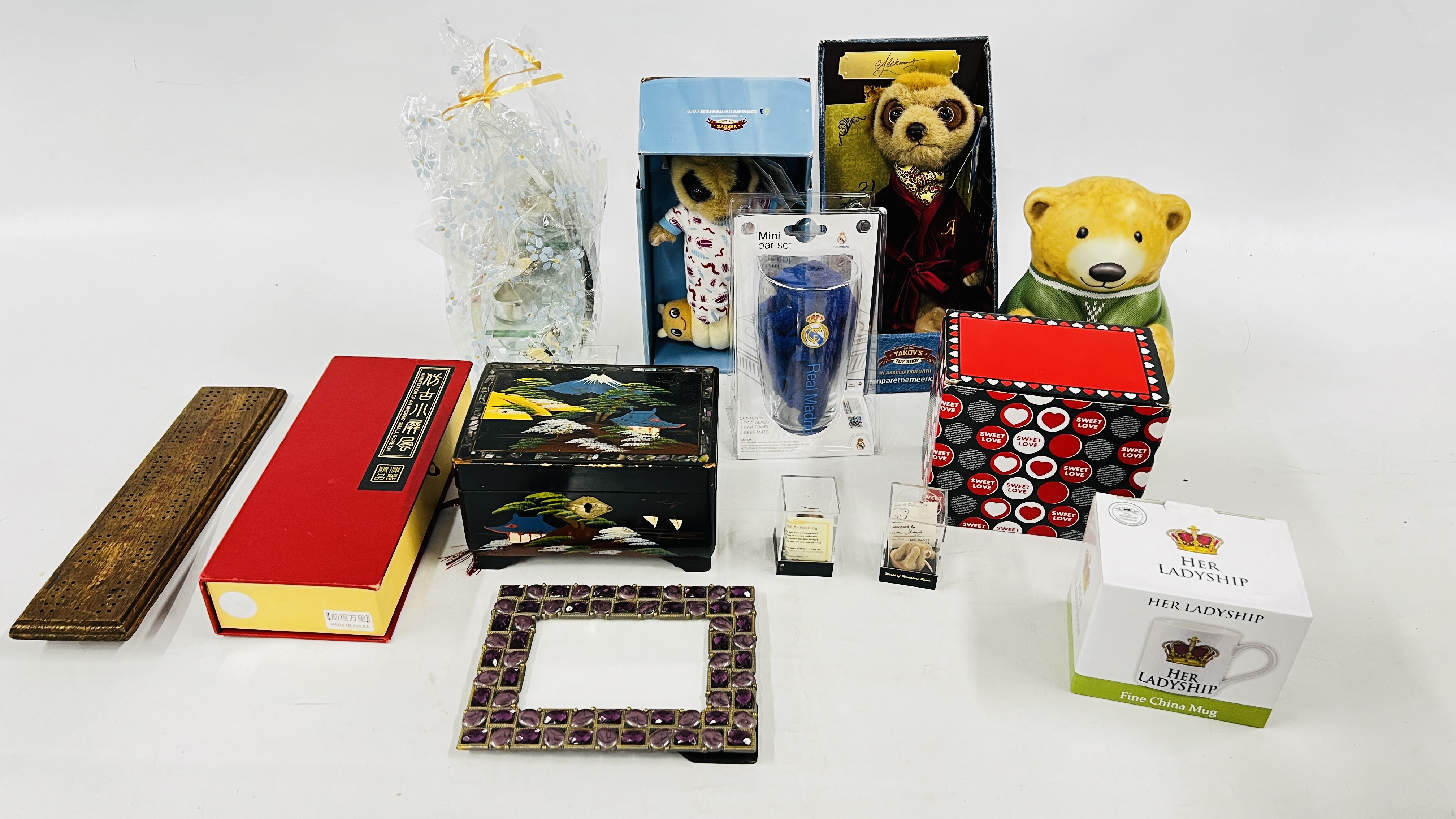 A GROUP OF SUNDRIES TO INCLUDE MEERKAT COLLECTORS BEARS, ORIENTAL LACQUERED JEWELLERY BOX,