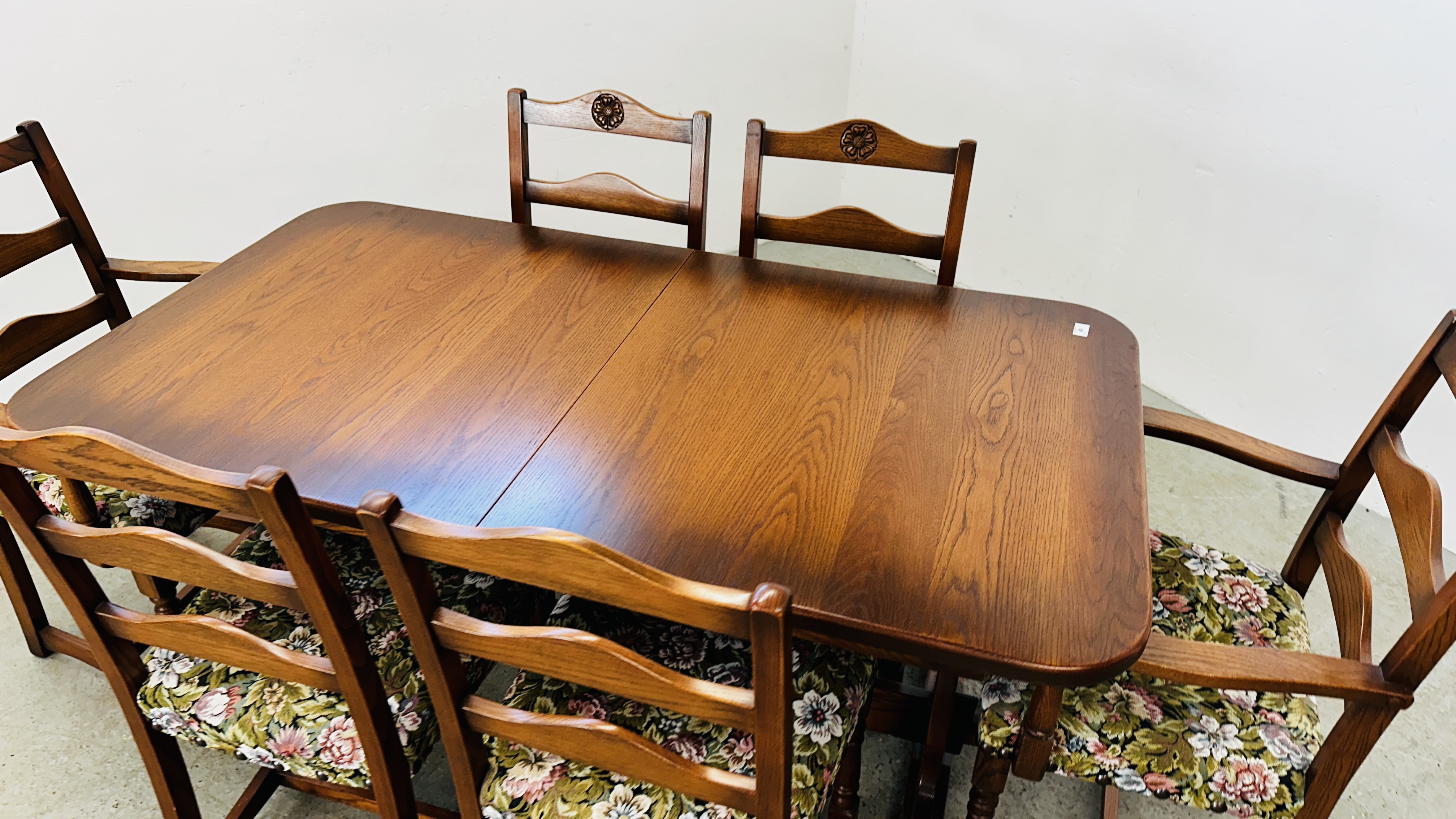 OLD CHARM STYLE EXTENDING DINING TABLE AND SET OF SIX DINING CHAIRS - TABLE 153CM X 84CM (199CM - Bild 3 aus 15