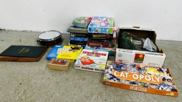 COLLECTION OF VINTAGE AND MODERN GAMES INCLUDING MONOPOLY, CAT-OPOLY, COPPIT, FRUSTRATION, PUZZLES,