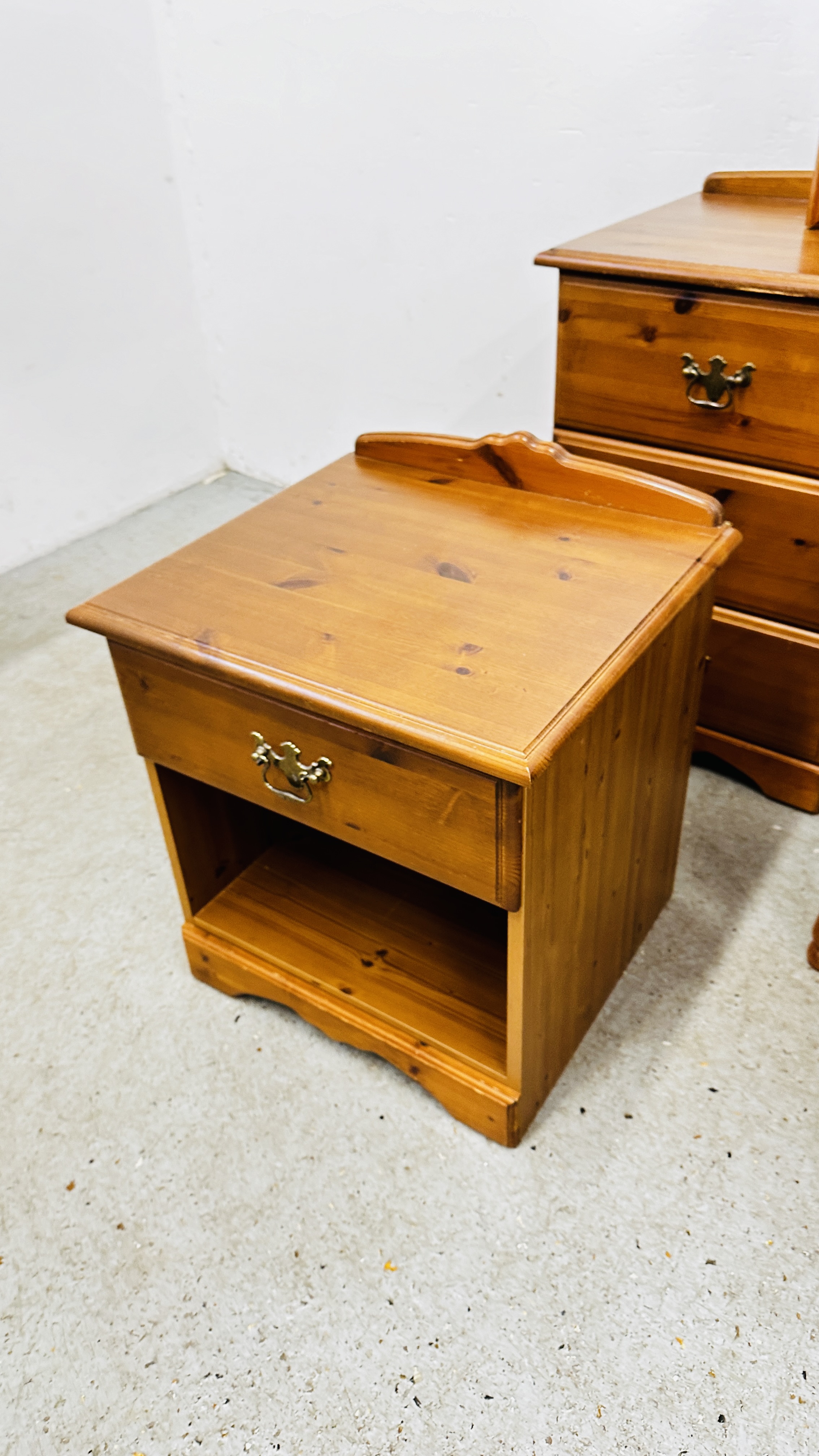 A HONEY PINE 6 DRAWER DRESSING TABLE WITH 3 FOLD MIRROR AND STOOL W 143 X D 44 X H 75CM, - Image 5 of 11